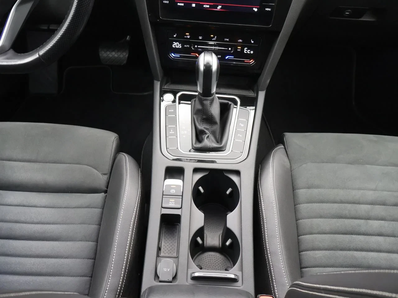 Volkswagen-Passat-image-23
