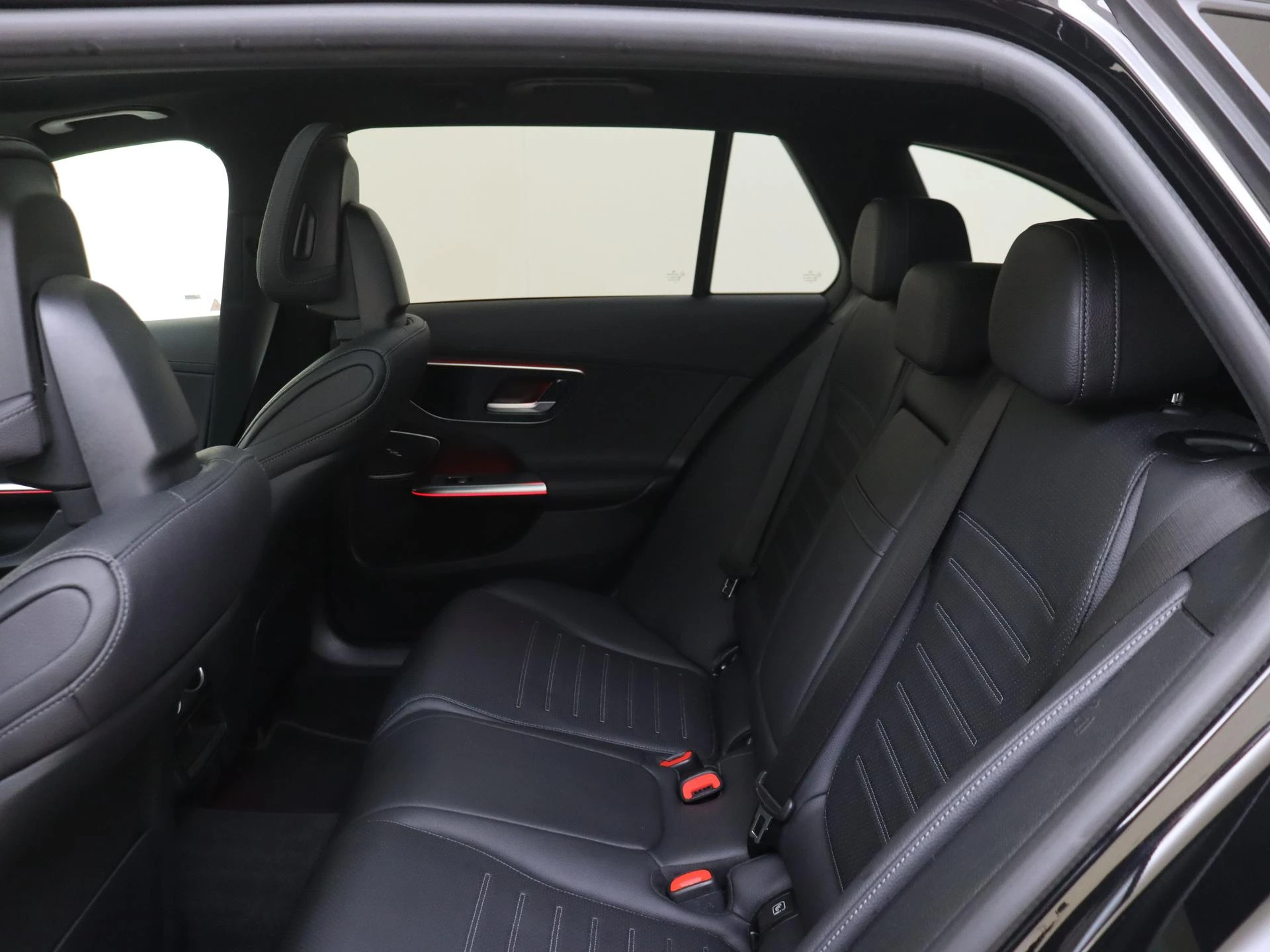 Mercedes-Benz-C-Klasse-image-15