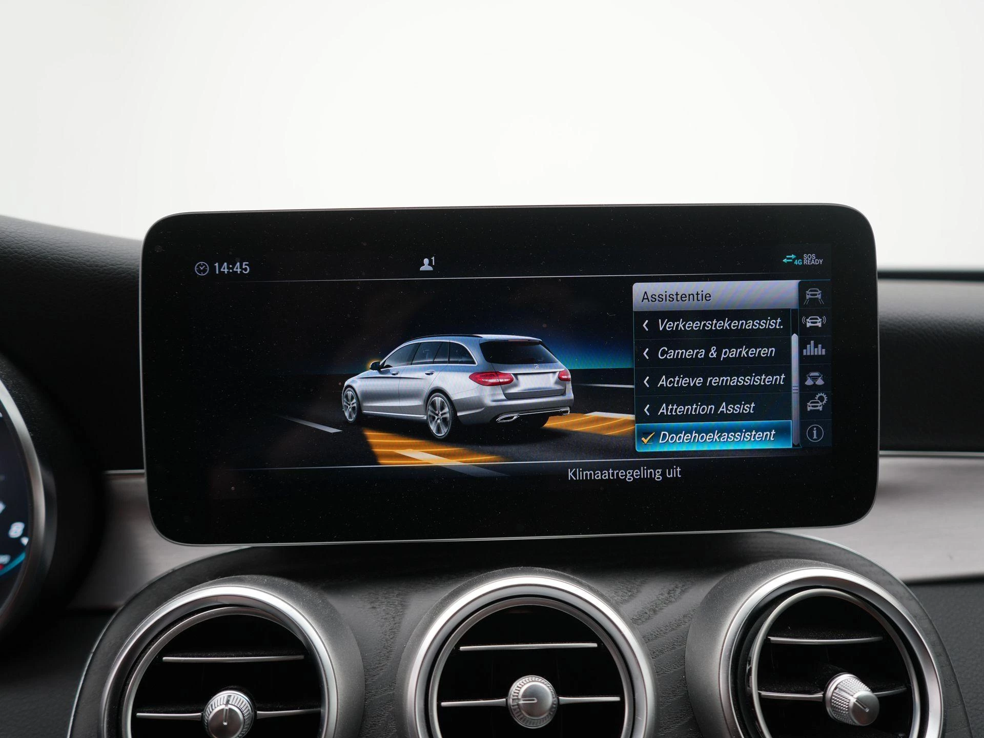 Mercedes-Benz-C-Klasse-image-19