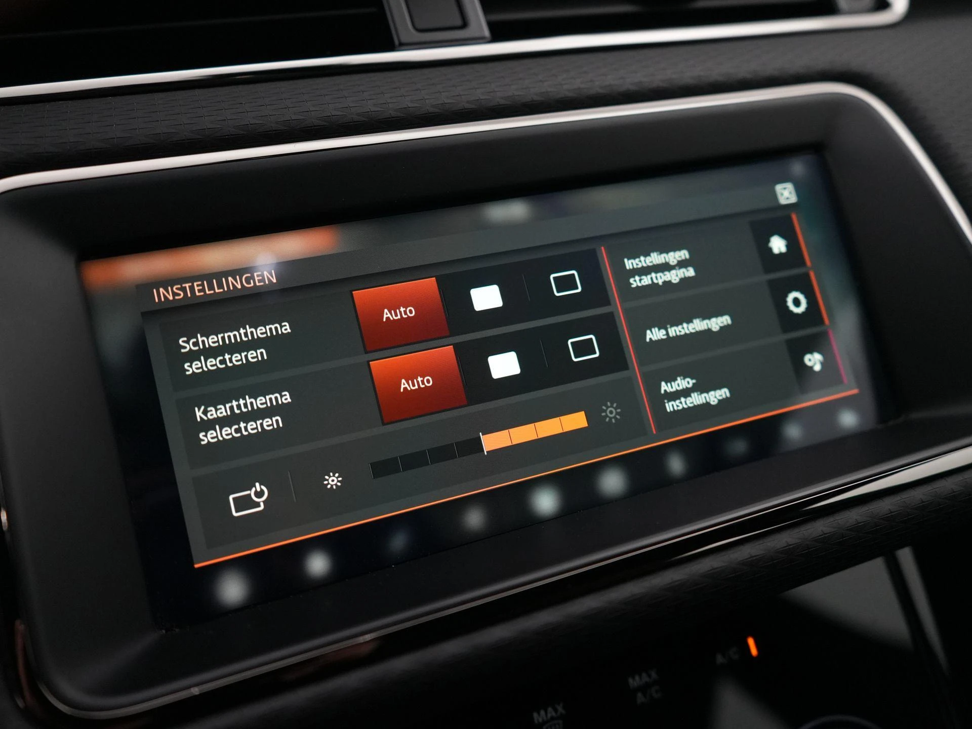 Land Rover-Range Rover Evoque-image-23