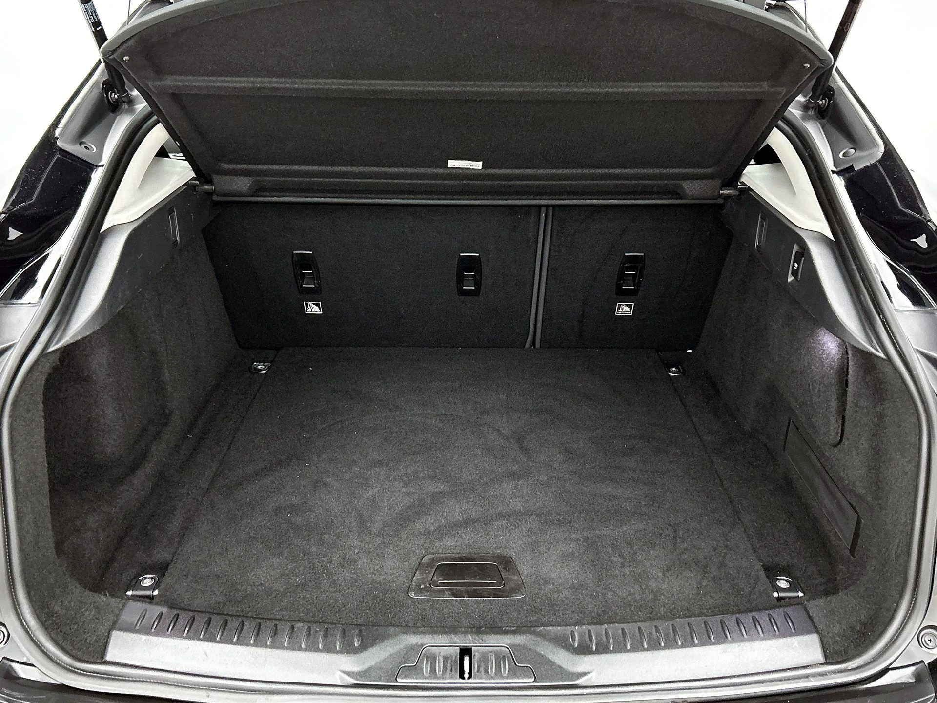 Jaguar-I-PACE-image-33