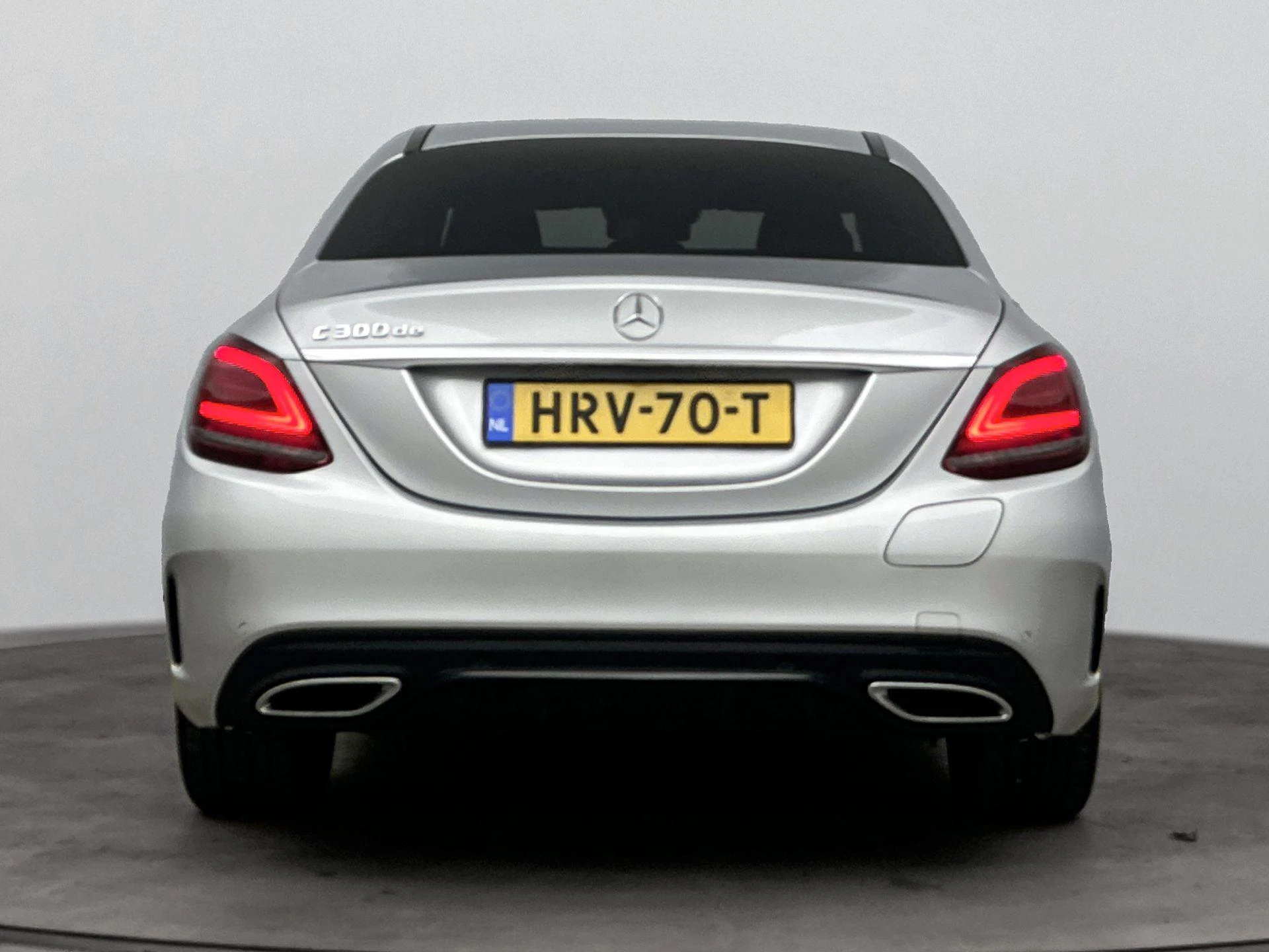 Mercedes-Benz-C-Klasse-image-2