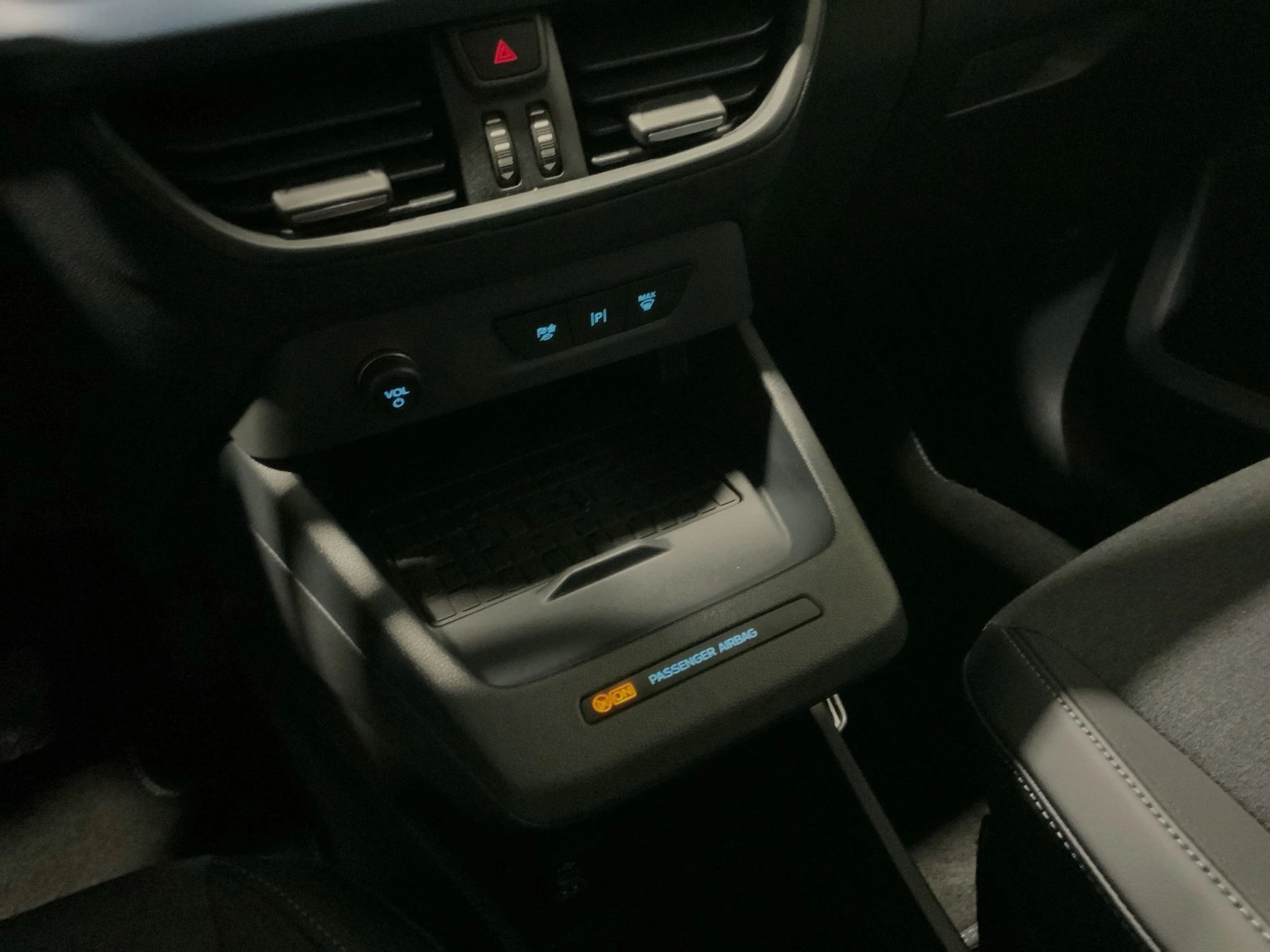 Ford-Tourneo Courier-image-12