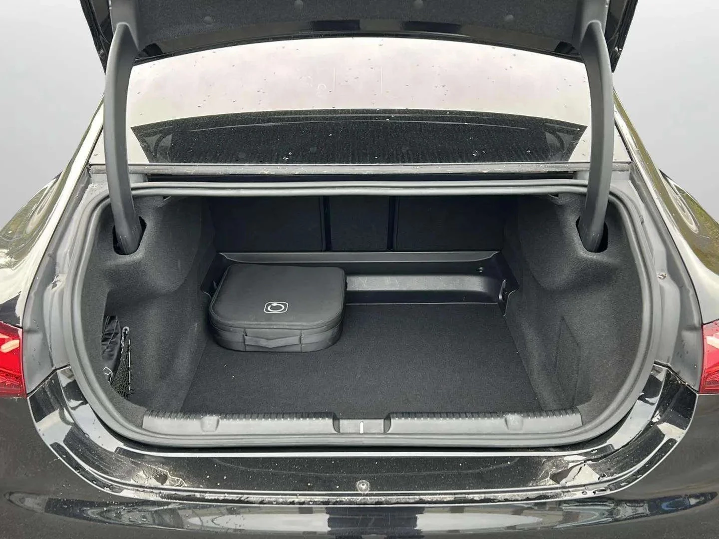 Mercedes-Benz-EQE-image-21