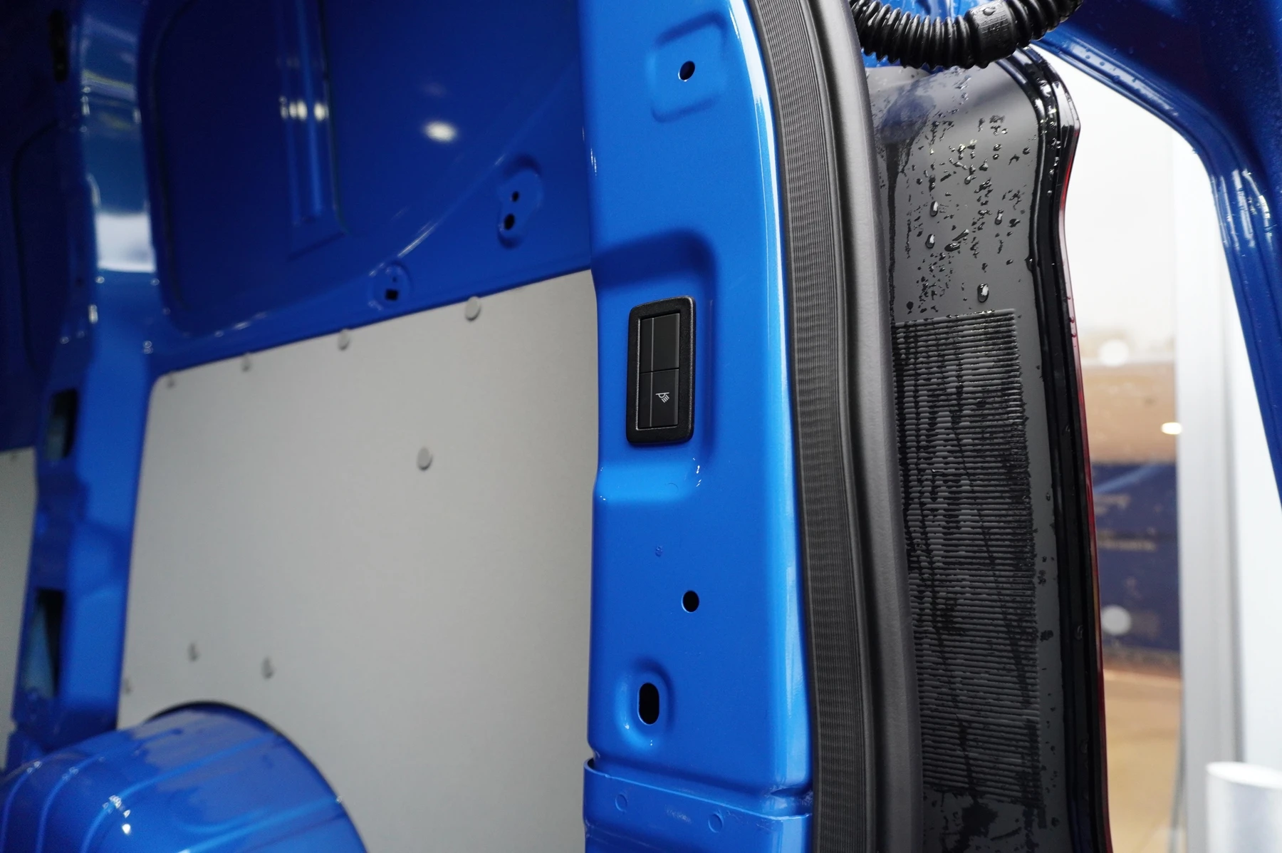 Volkswagen-Transporter-image-31