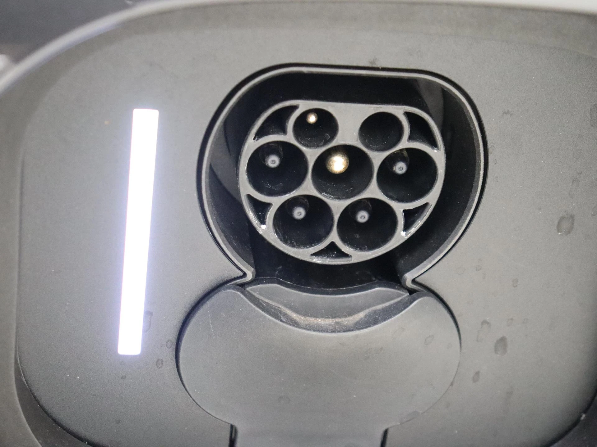 Mercedes-Benz-EQE-image-30