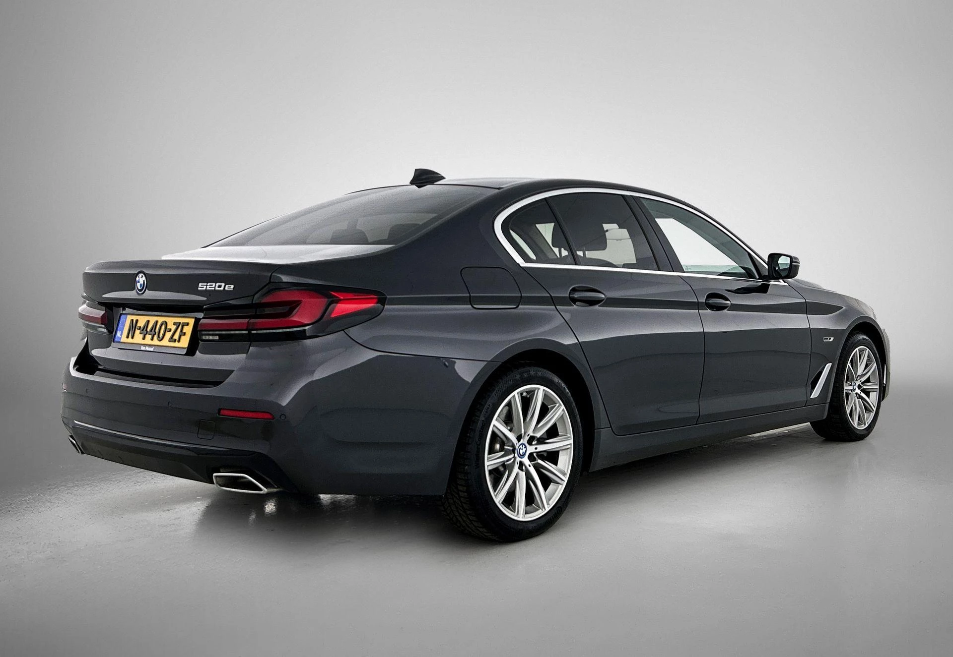 BMW-5 Serie-image-3