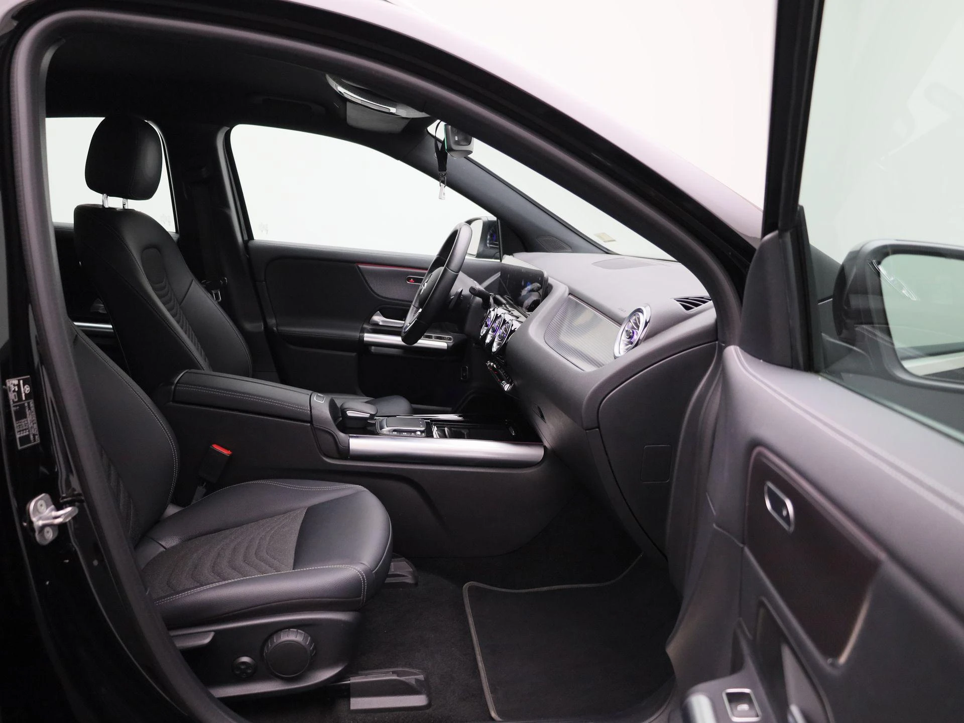 Mercedes-Benz-EQA-image-34