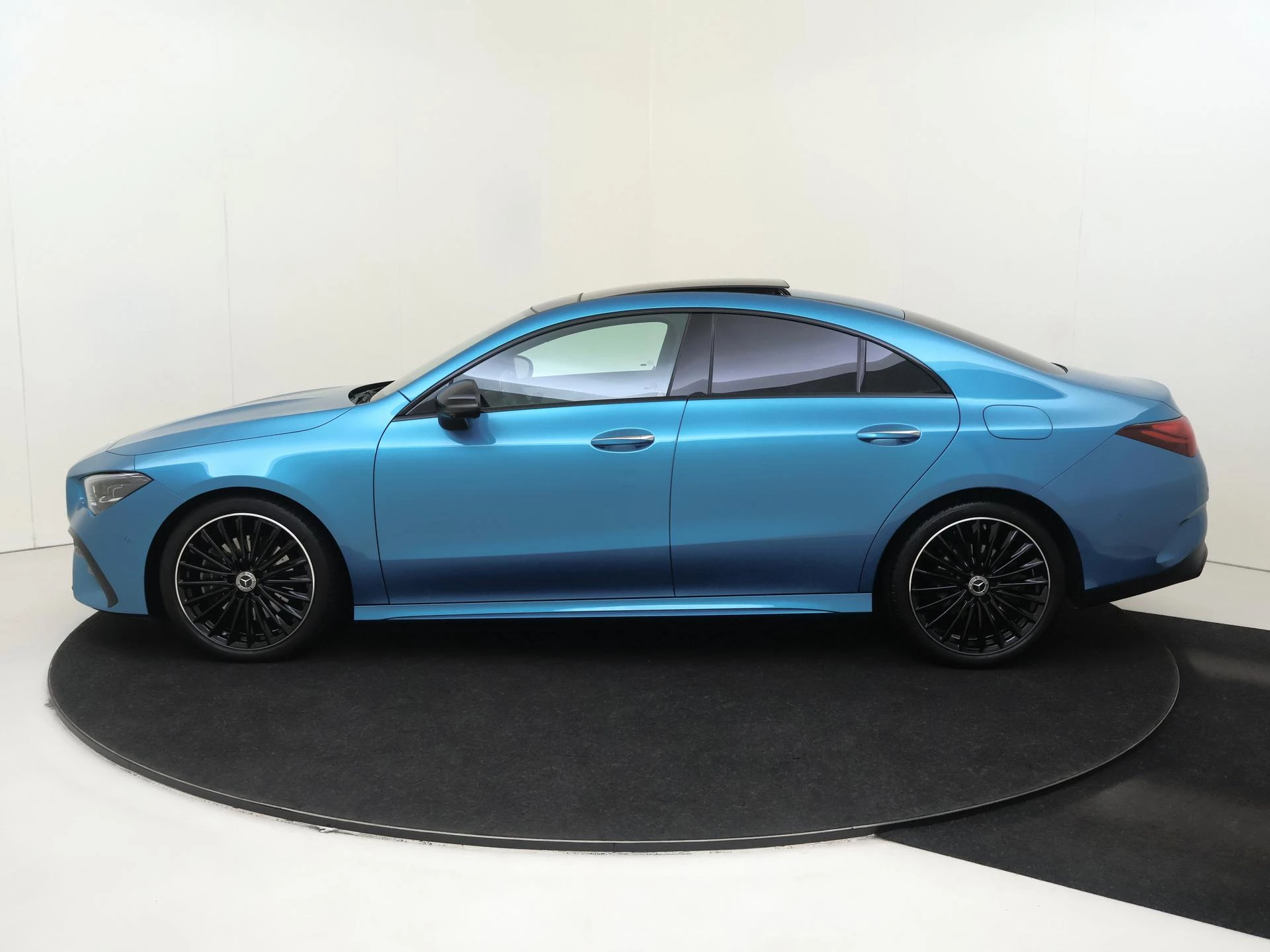 Mercedes-Benz-CLA-image-7