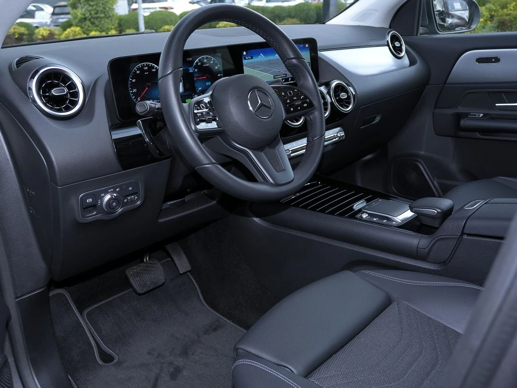 Mercedes-Benz-GLA 250 e-image-8