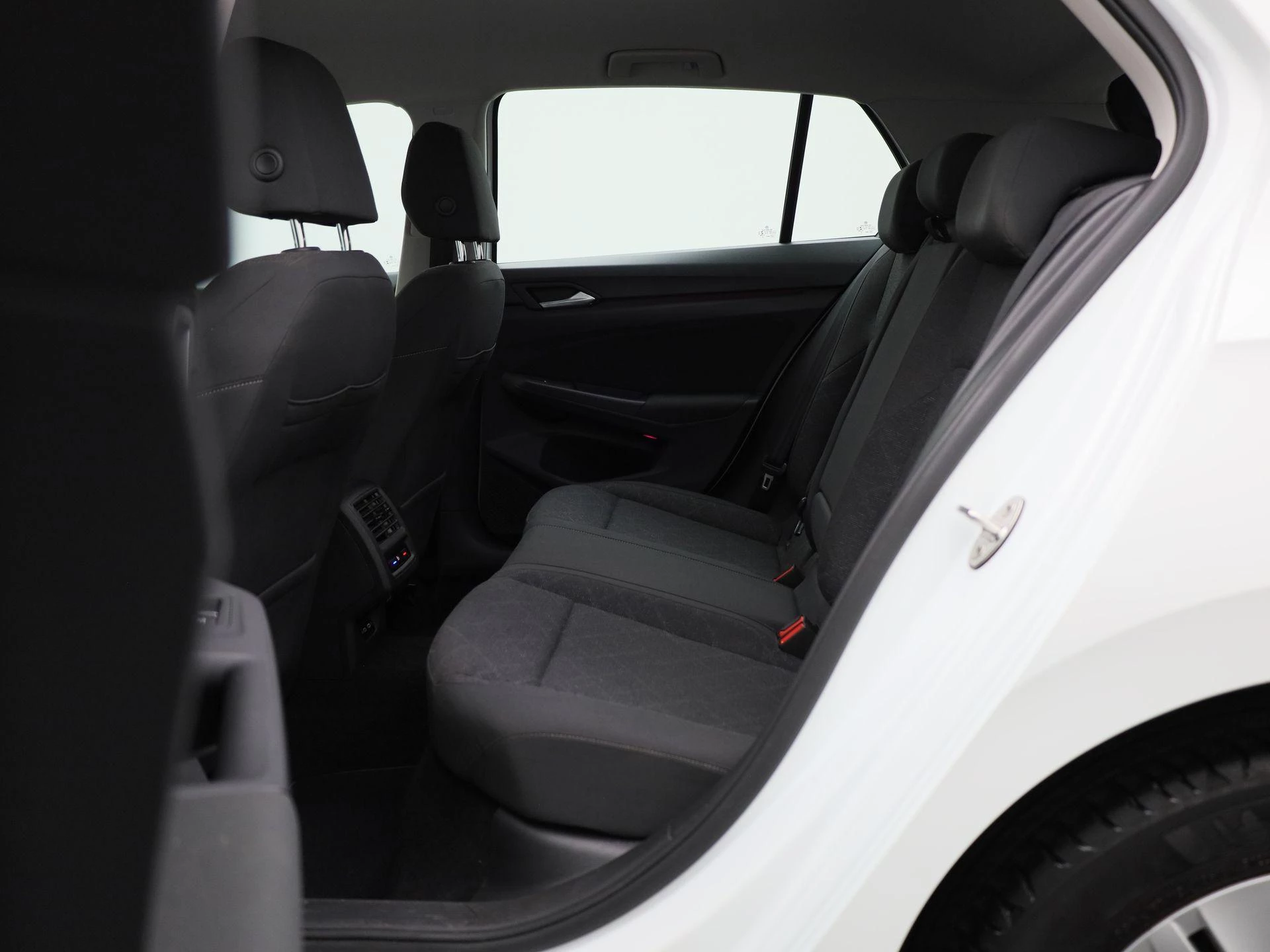 Volkswagen-Golf-image-12