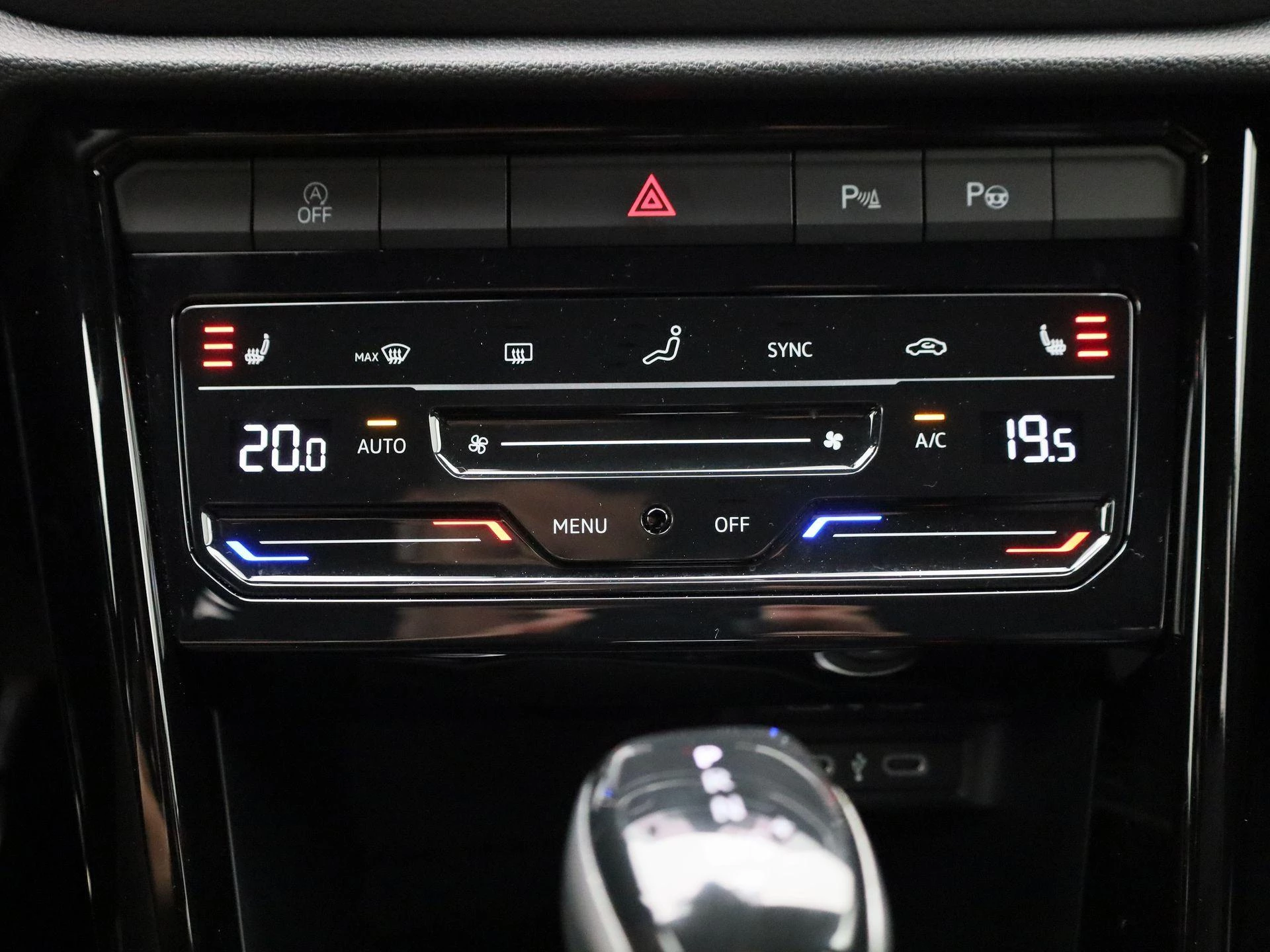 Volkswagen-T-Roc-image-17
