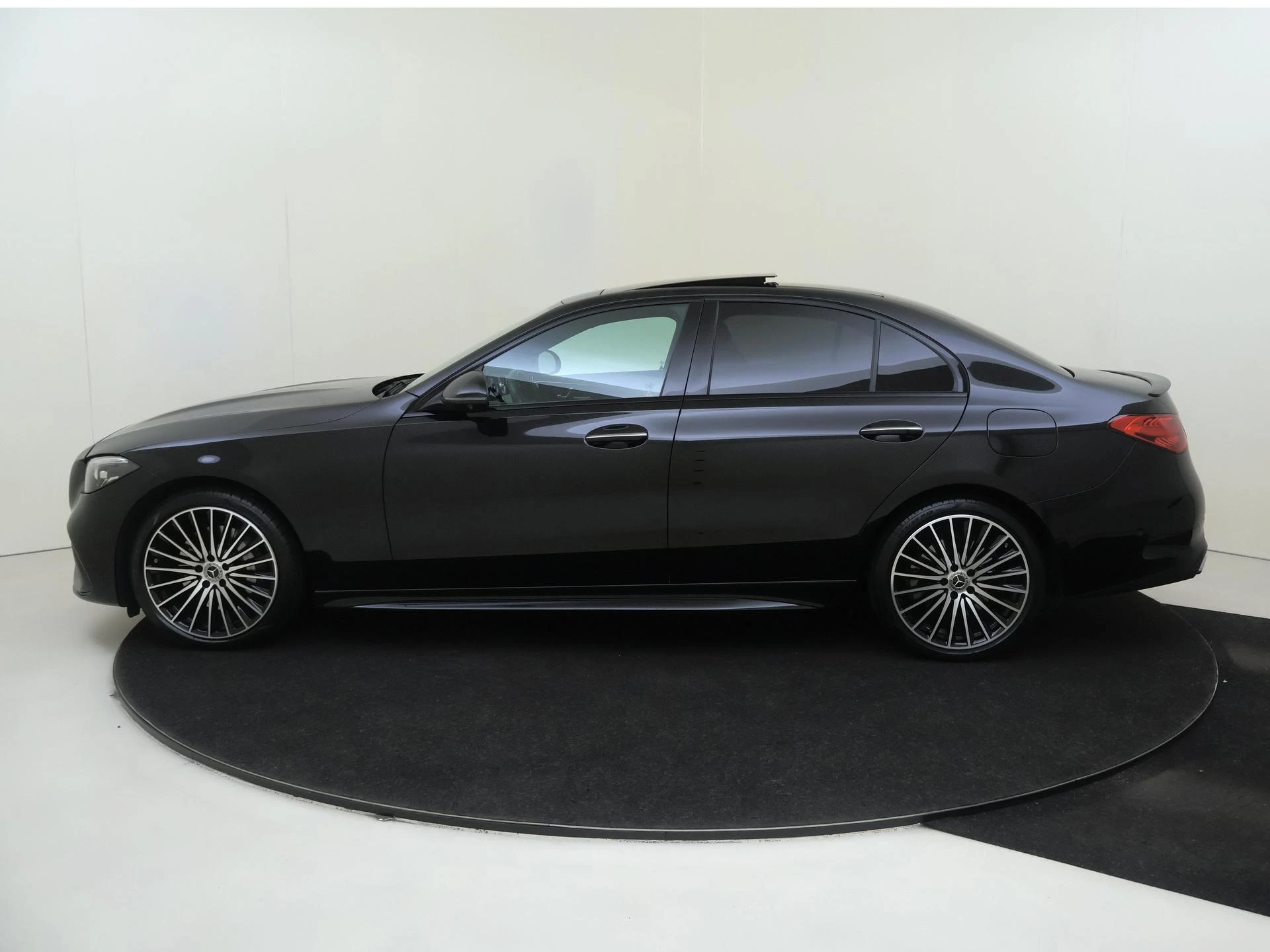 Mercedes-Benz-C-Klasse-image-7