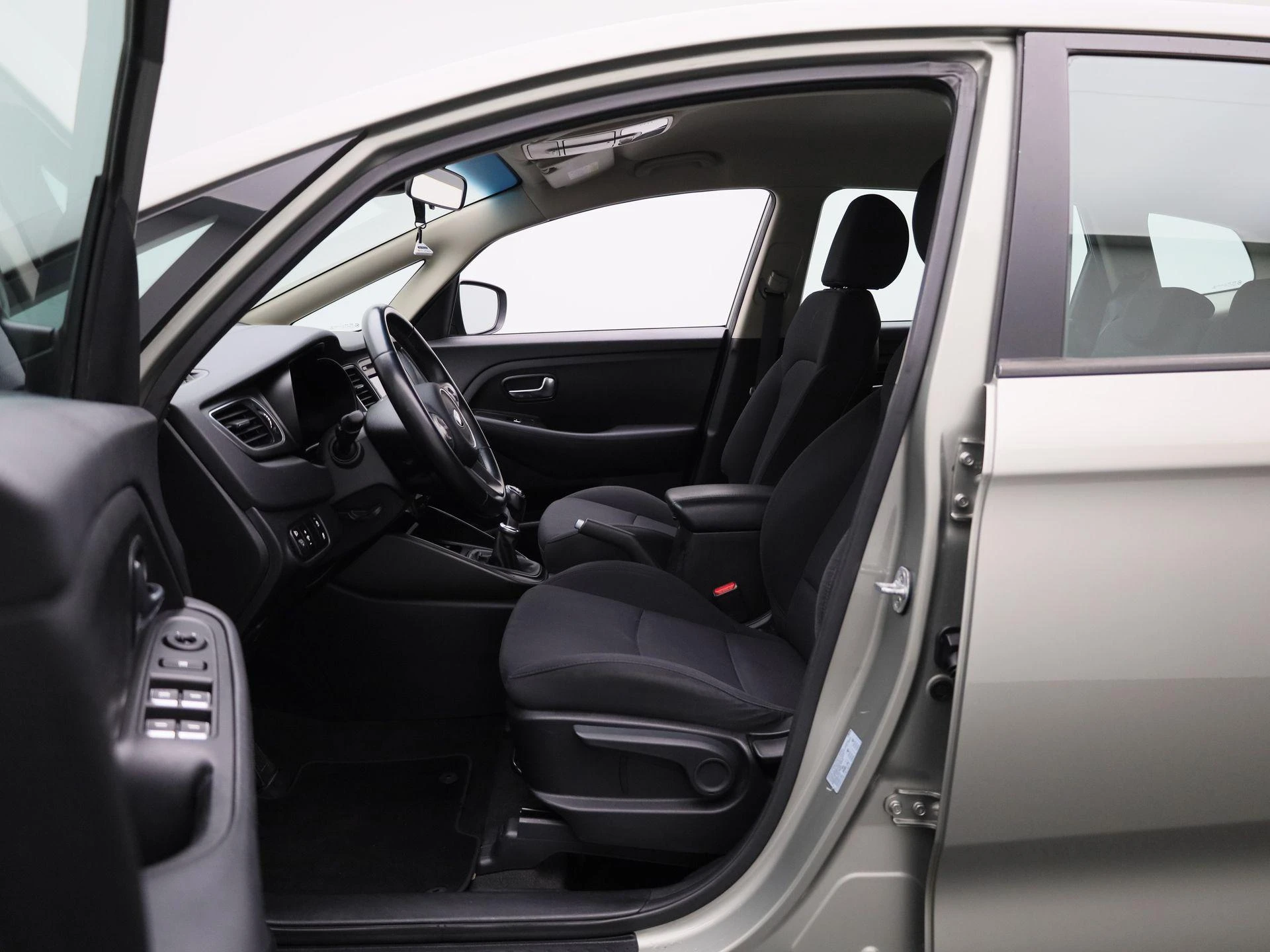 Kia-Carens-image-8