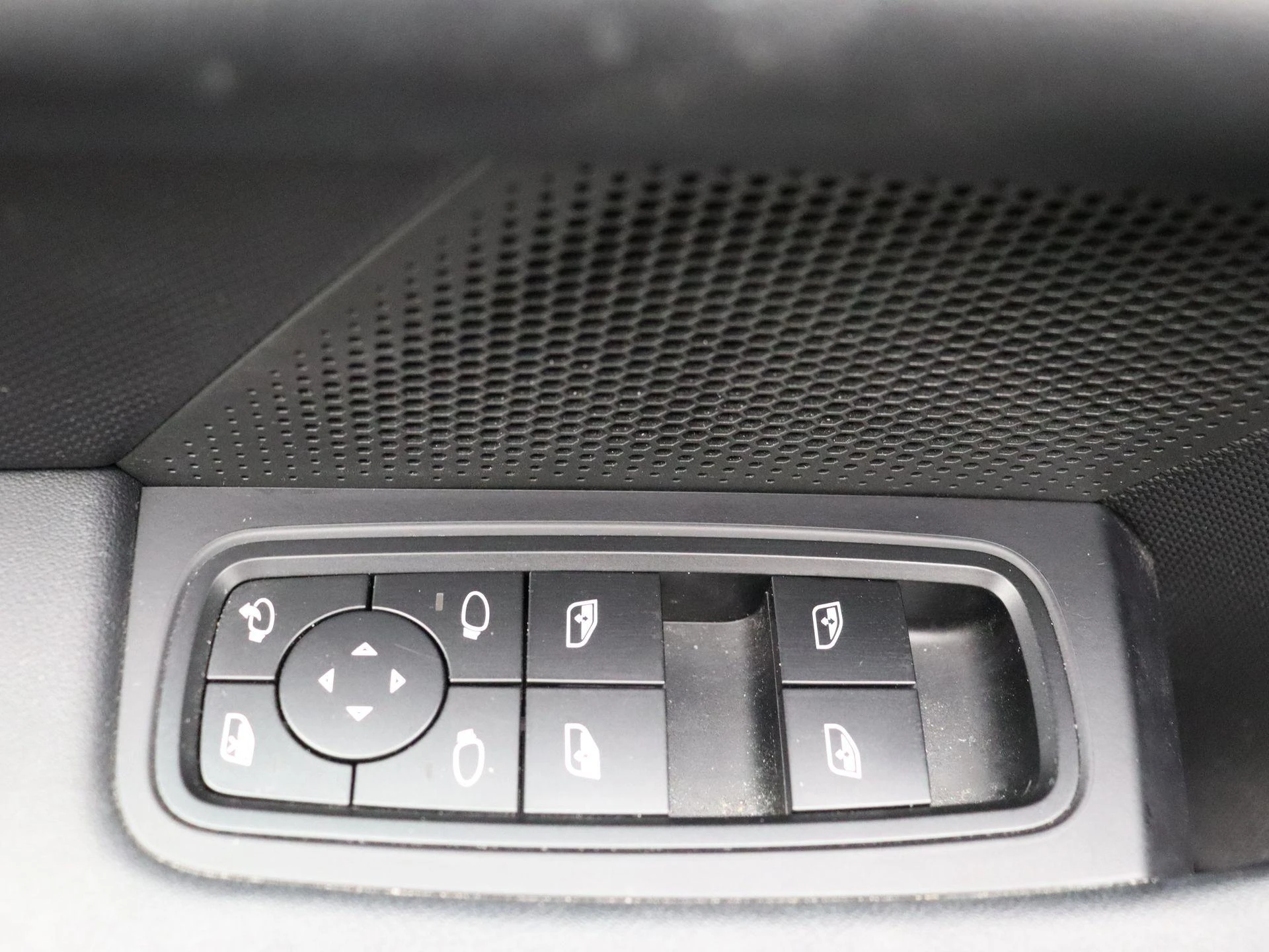 Porsche-Taycan-image-10