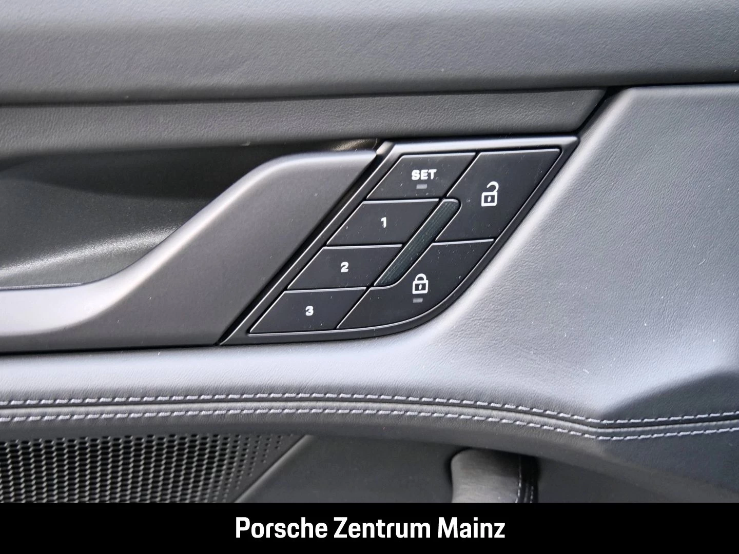 Porsche Taycan Sport Turismo Black Edition InnoDrive black edition