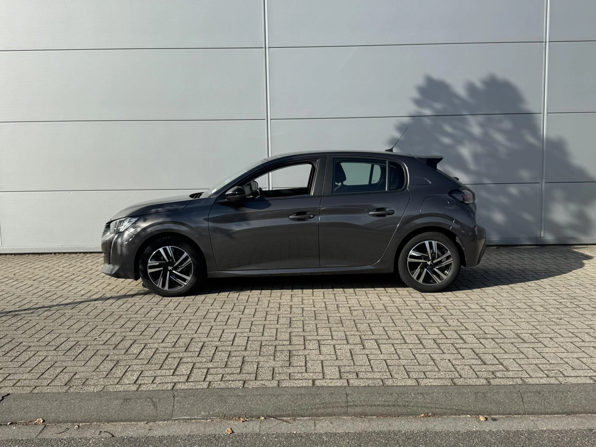 Peugeot-208-image-2