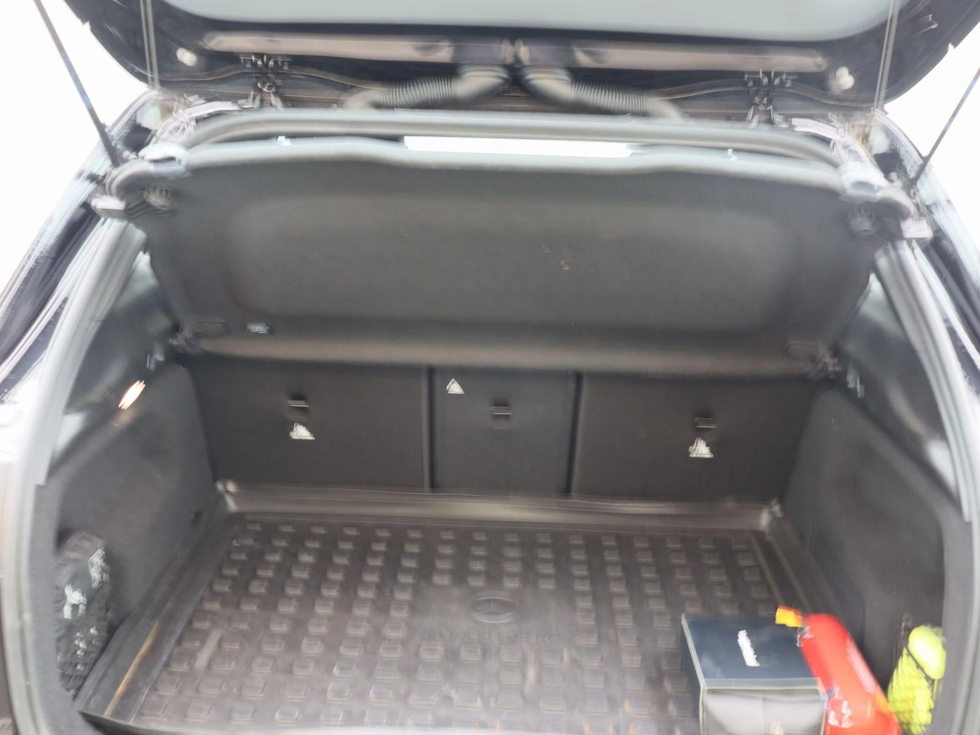 Mercedes-Benz GLA 180 Business Line + TREKHAAK + CAMERA + LED +