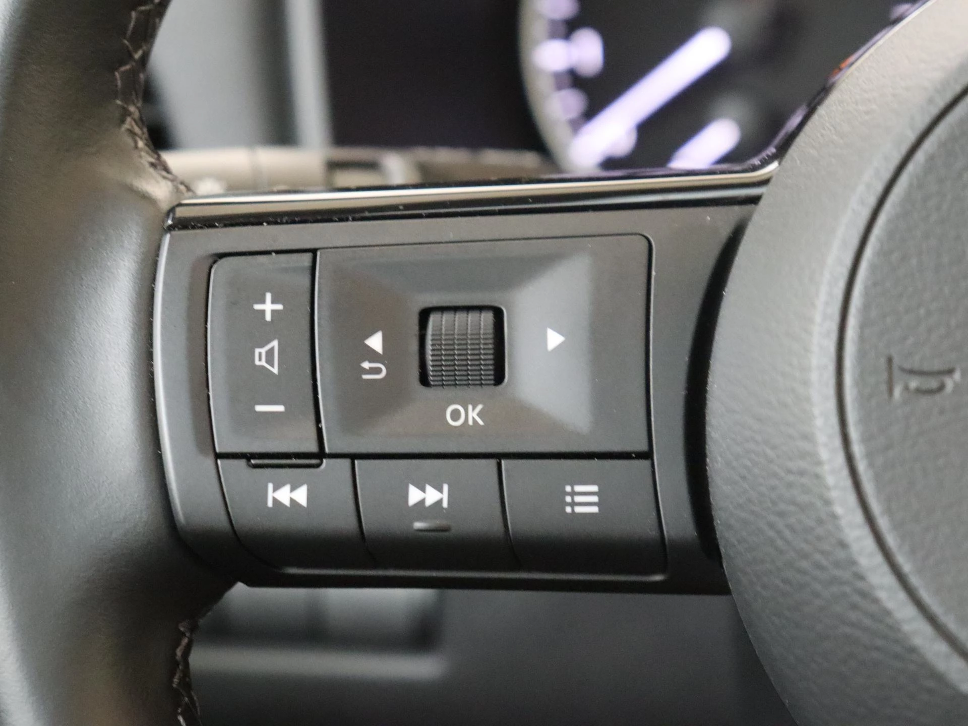 Nissan-QASHQAI-image-12