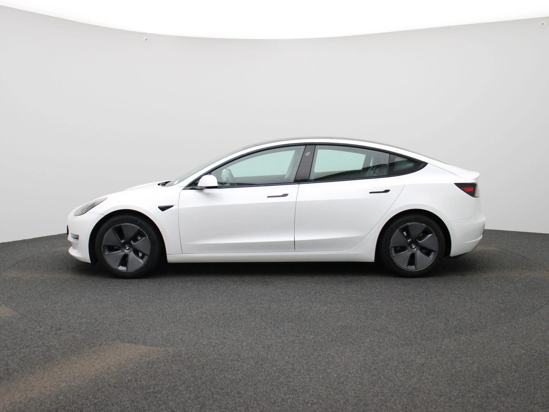 Tesla-Model 3-image-3