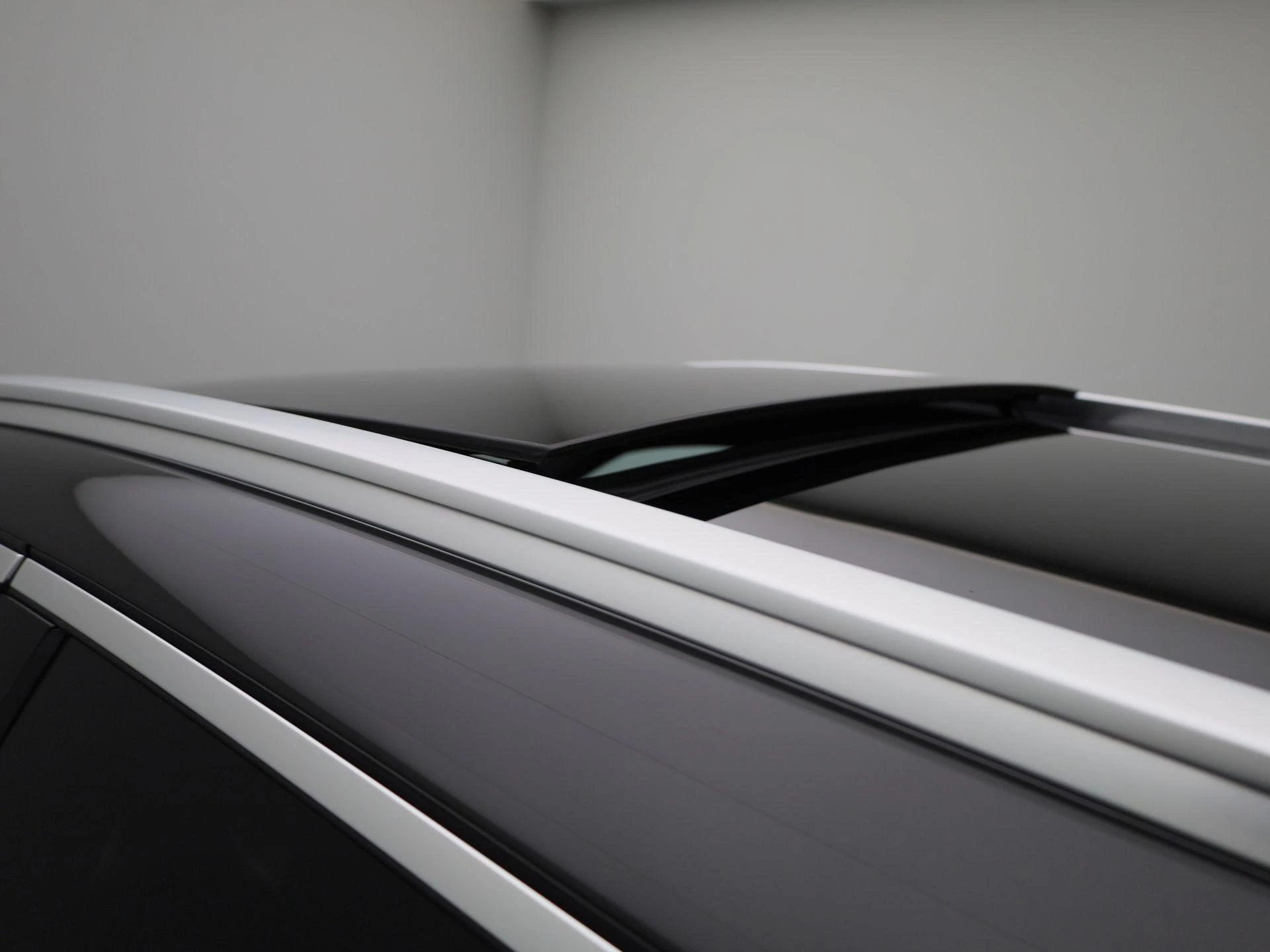 Mercedes-Benz-GLC-image-41