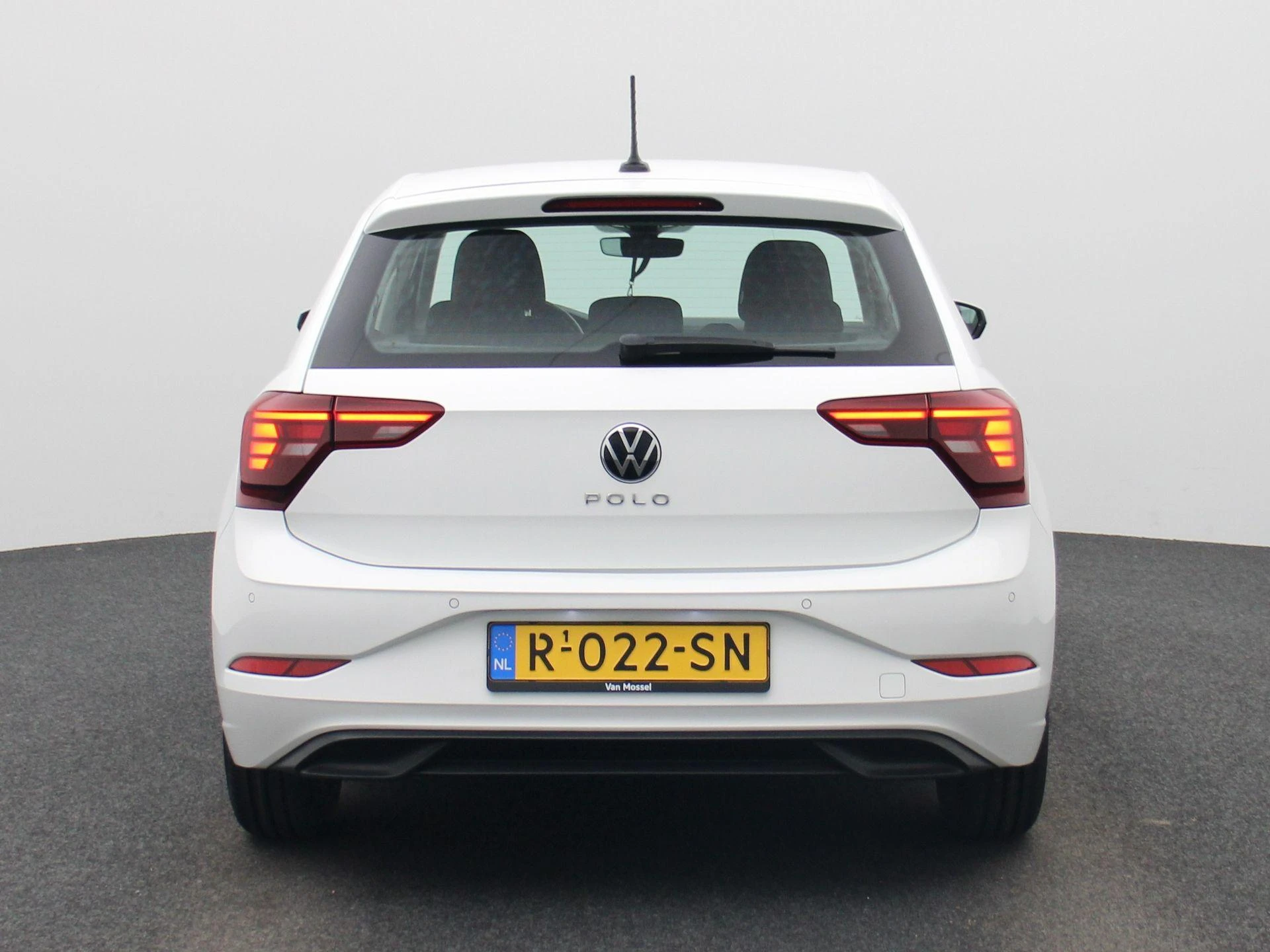 Volkswagen-Polo-image-6