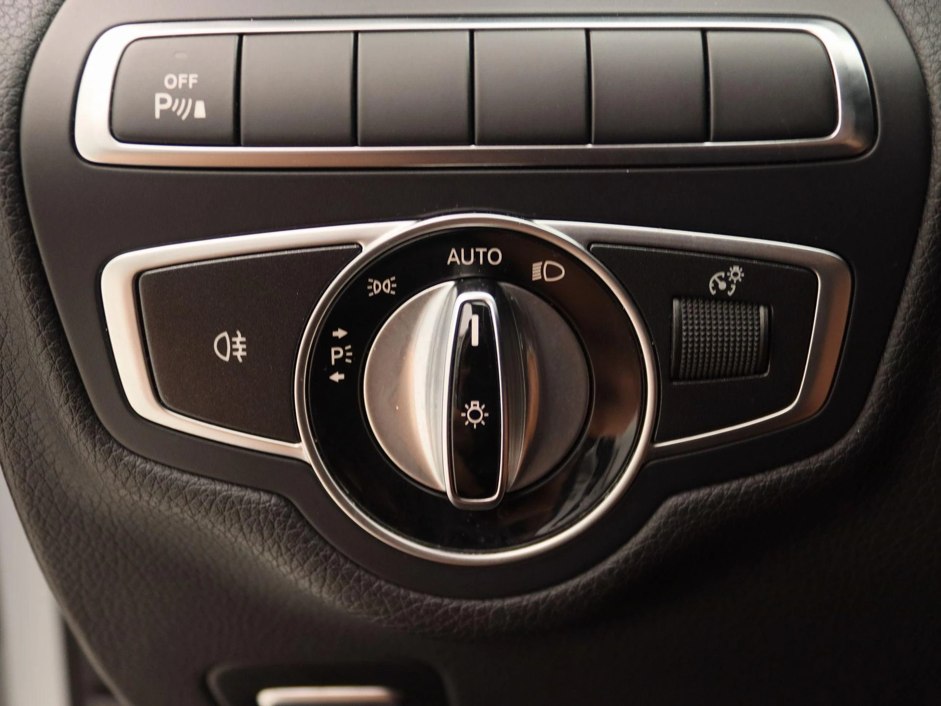 Mercedes-Benz-C-Klasse-image-19