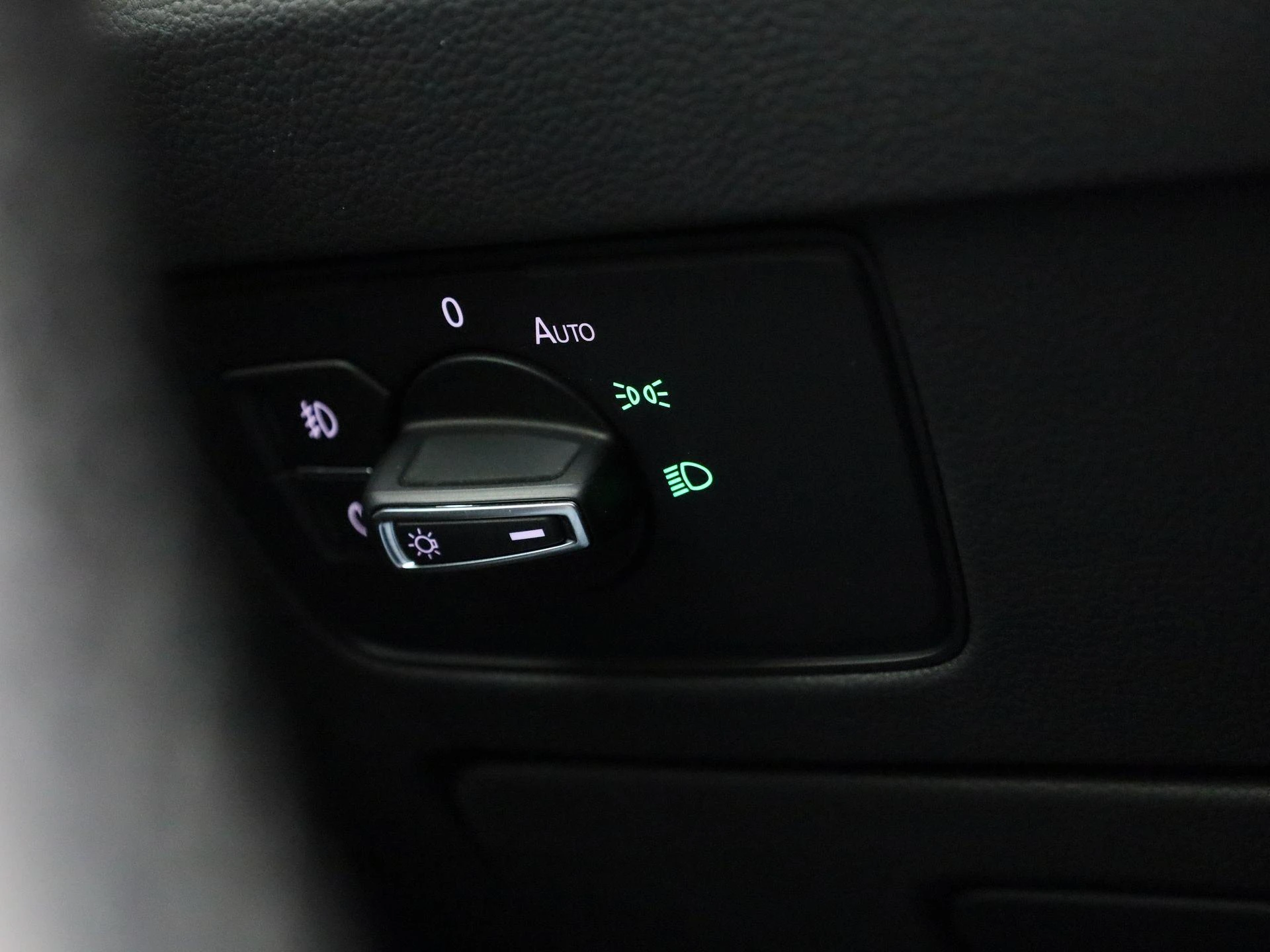 Volkswagen-Passat-image-25