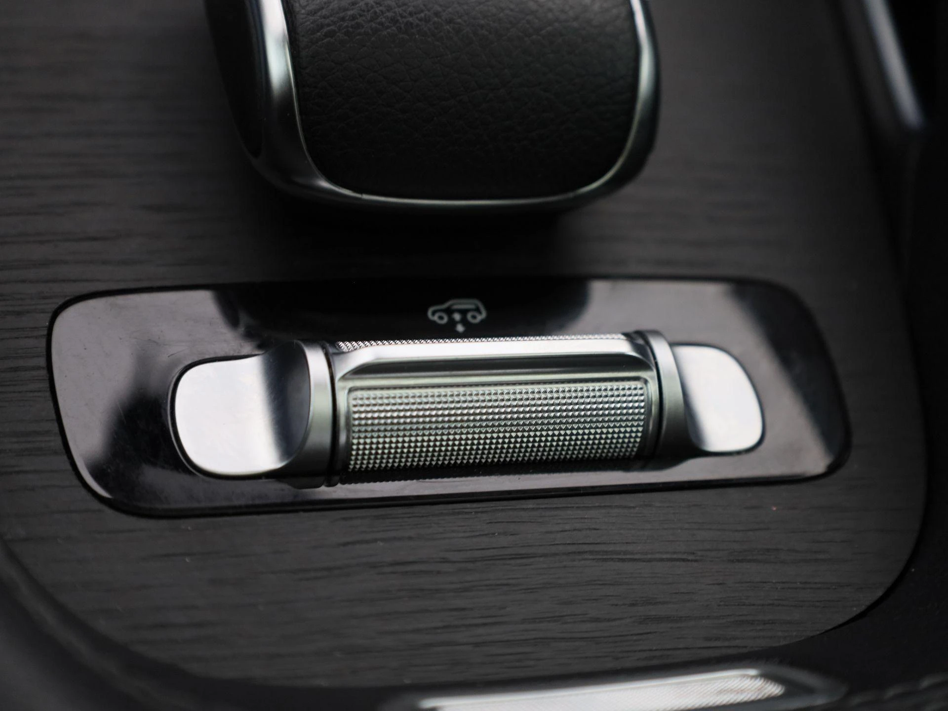 Mercedes-Benz-GLE-image-25
