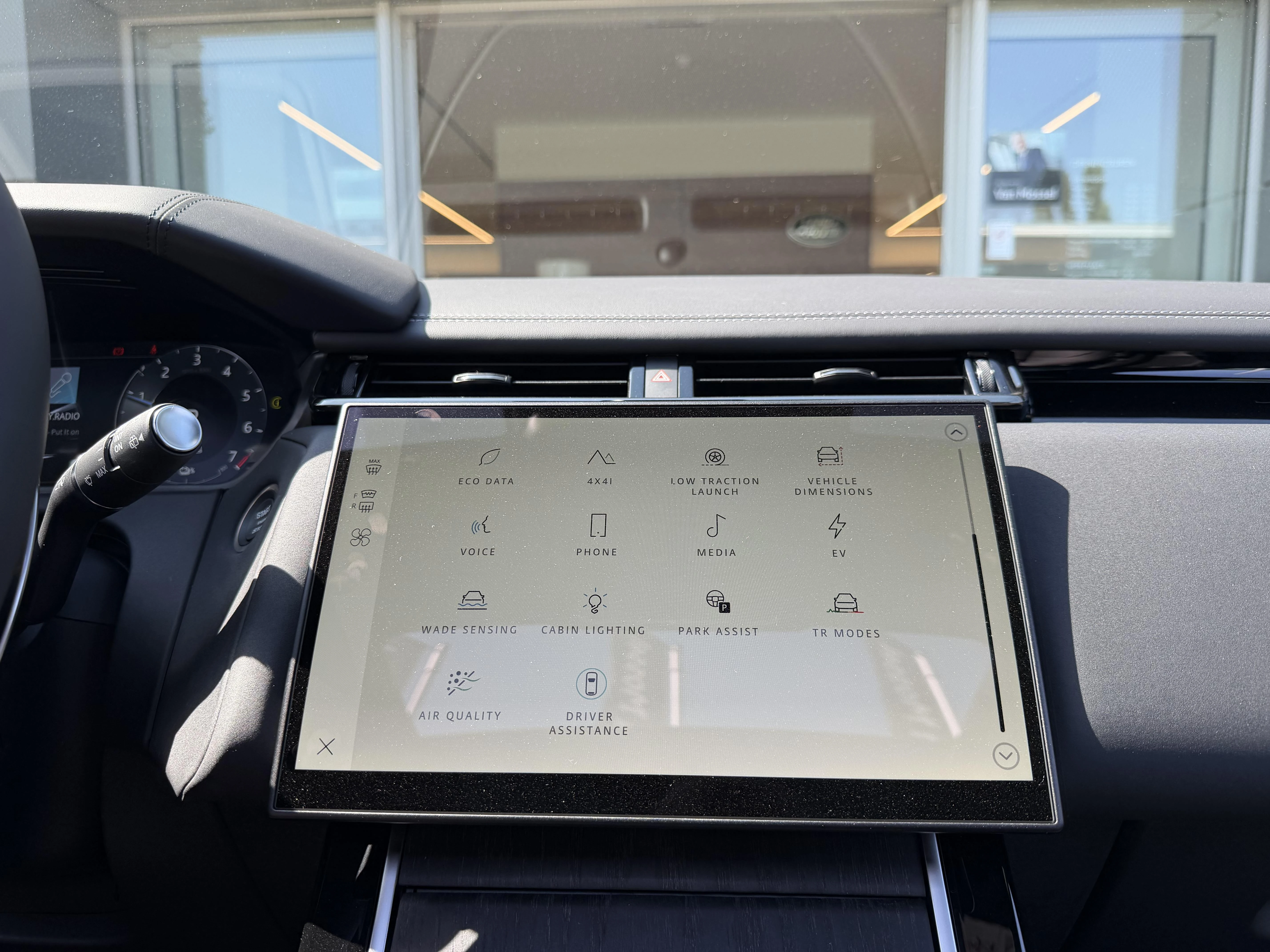 Land Rover Range Rover Velar P400e Belgravia AWD Auto. 26.75MY