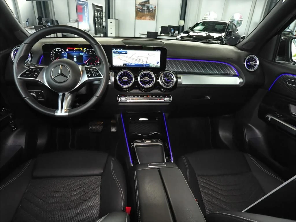 Mercedes-Benz-GLB 200 d-image-11