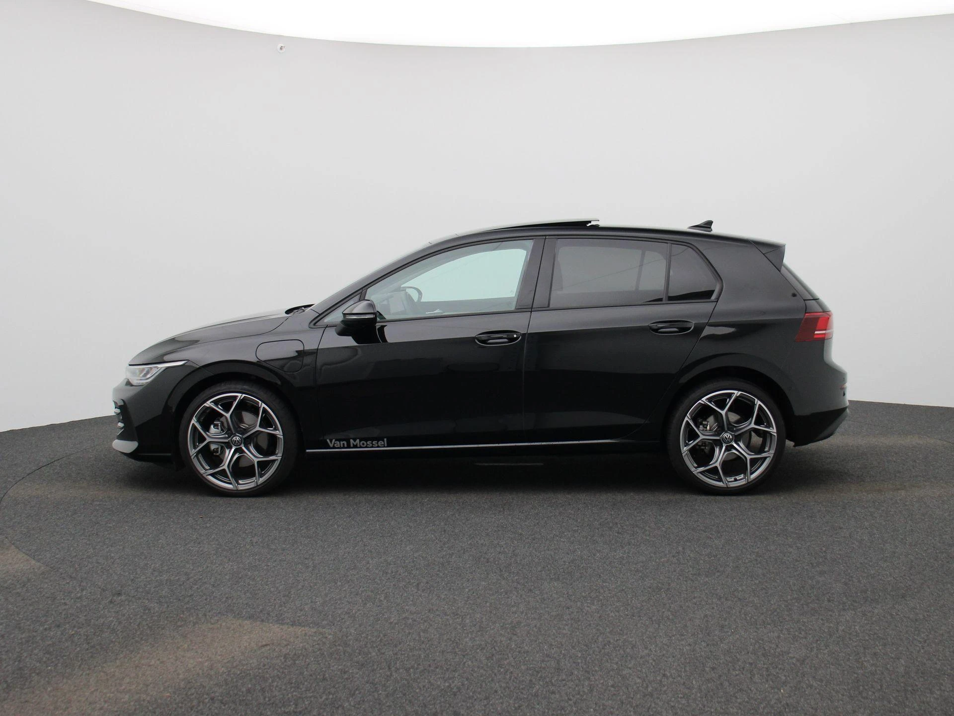 Volkswagen-Golf-image-3
