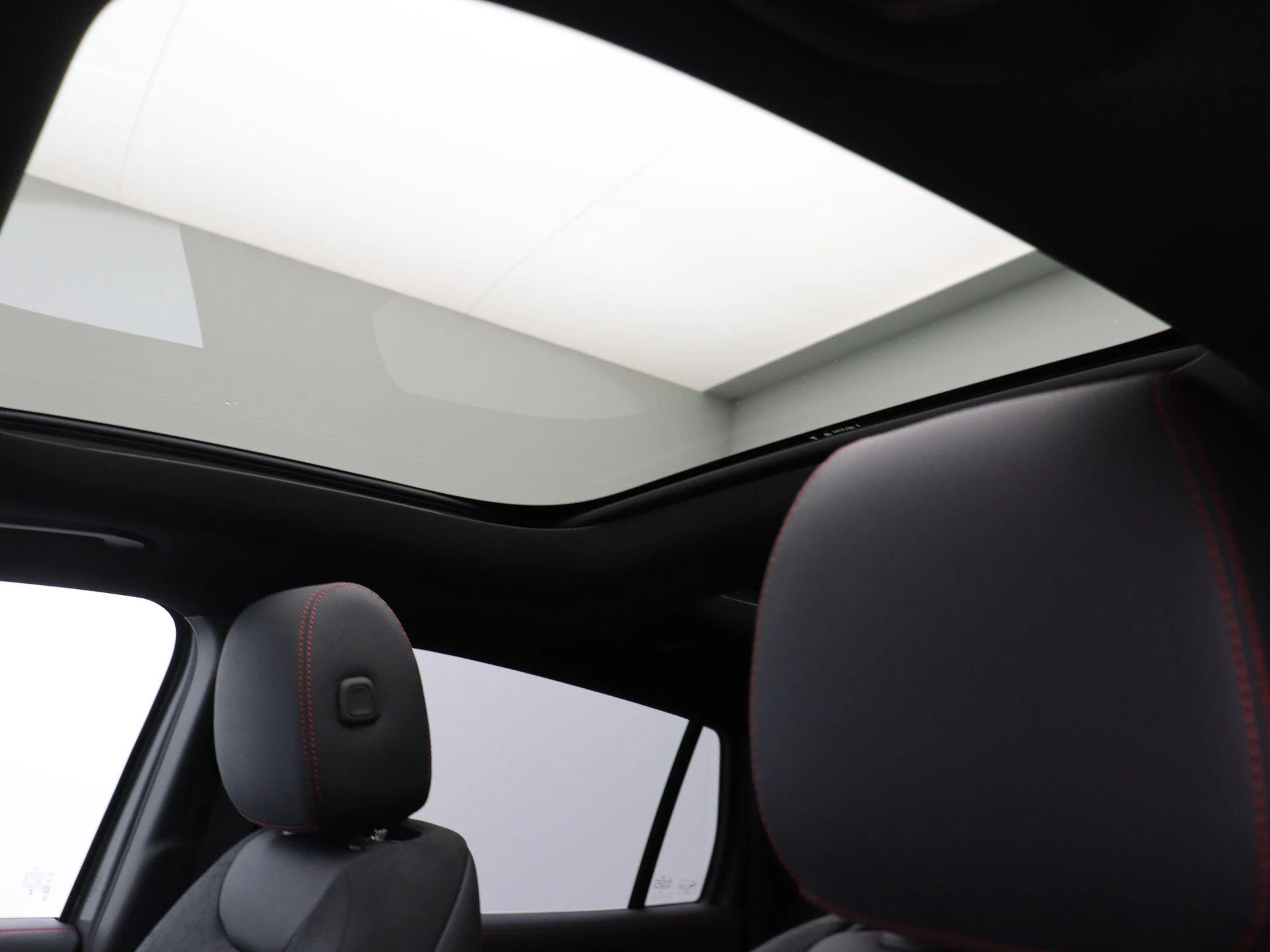 Mercedes-Benz EQA 250+ STAR EDITION + AMG + PANO DAK + BURMESTER + TREKHAAK + HEAD UP