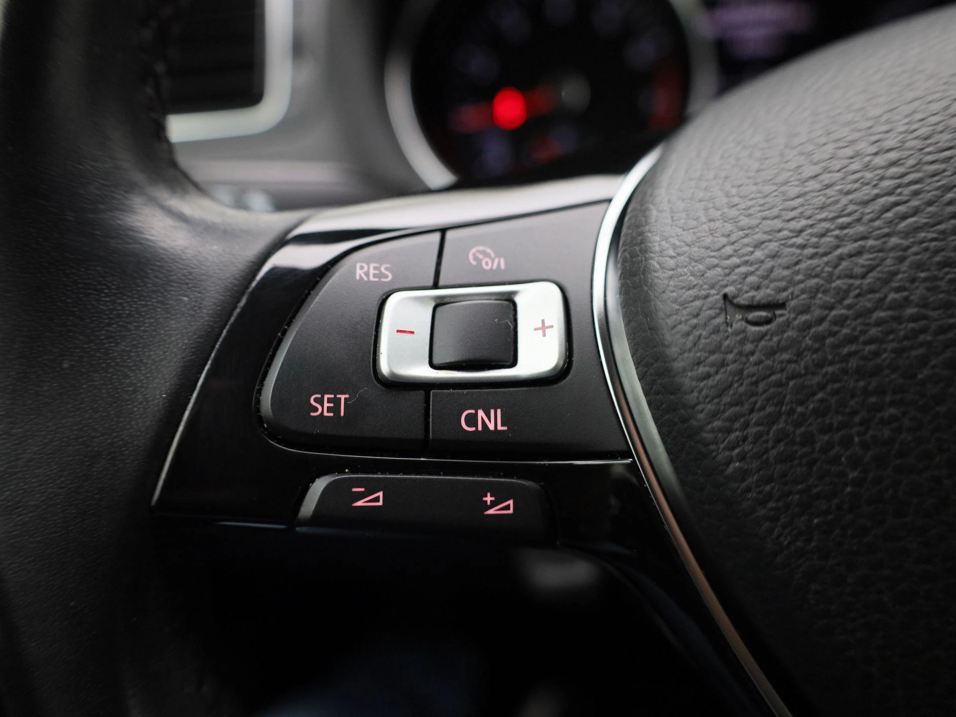Volkswagen-Polo-image-16