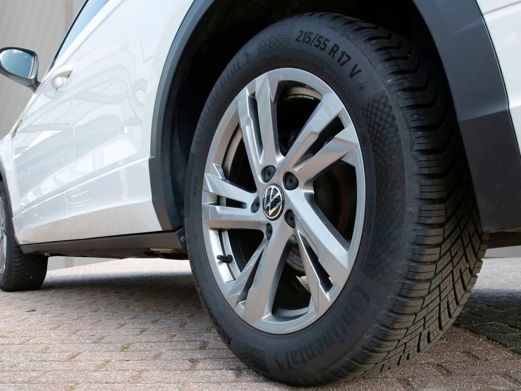 Volkswagen T-Roc 1.5 TSI DSG R-Line 17"ACC LED Navi AHK SHZ