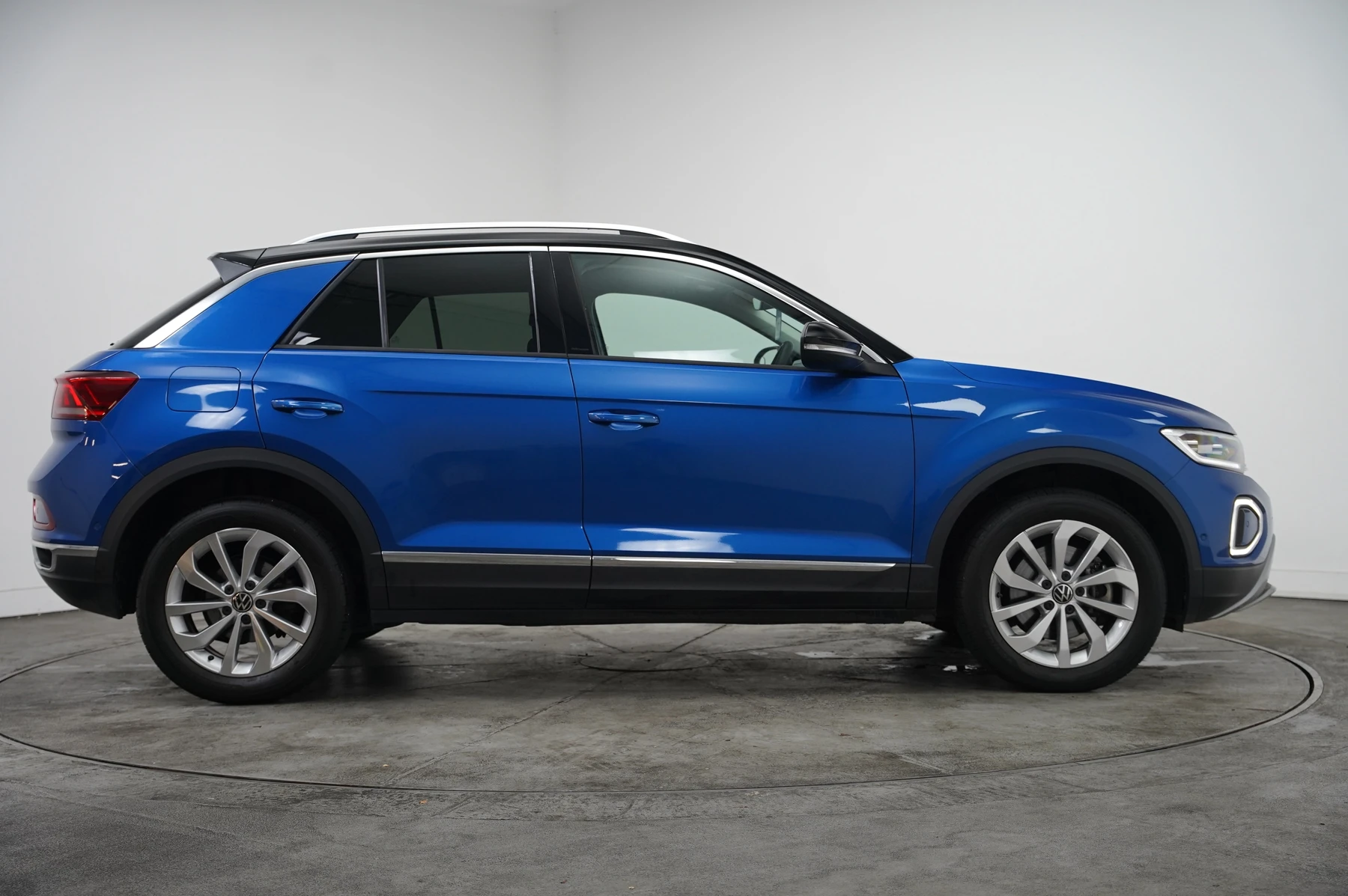 Volkswagen-T-Roc-image-3