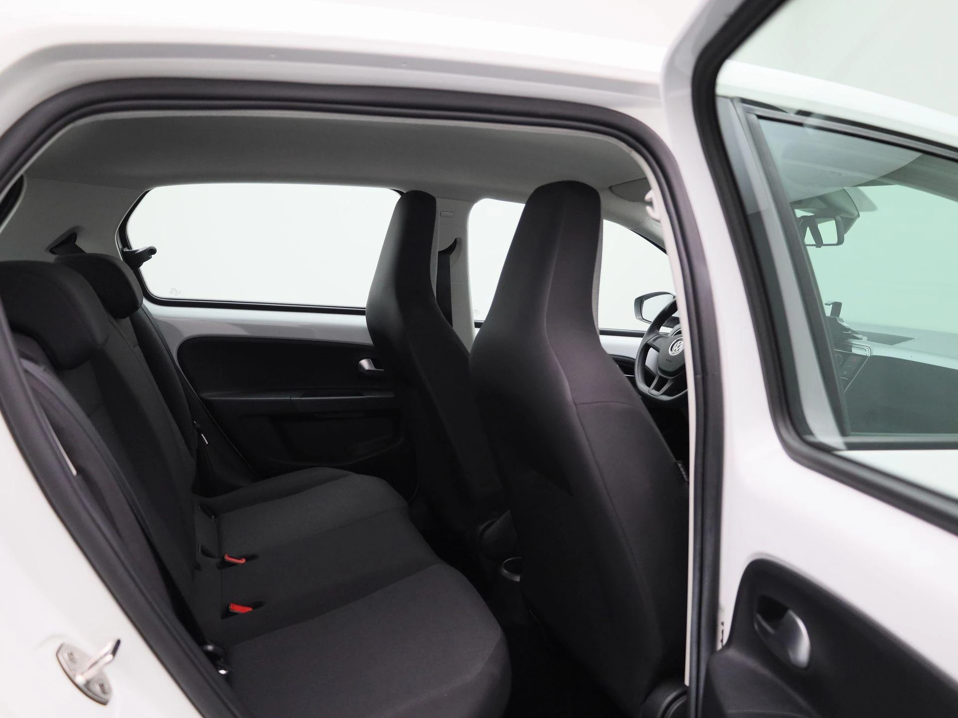 Volkswagen-up!-image-27
