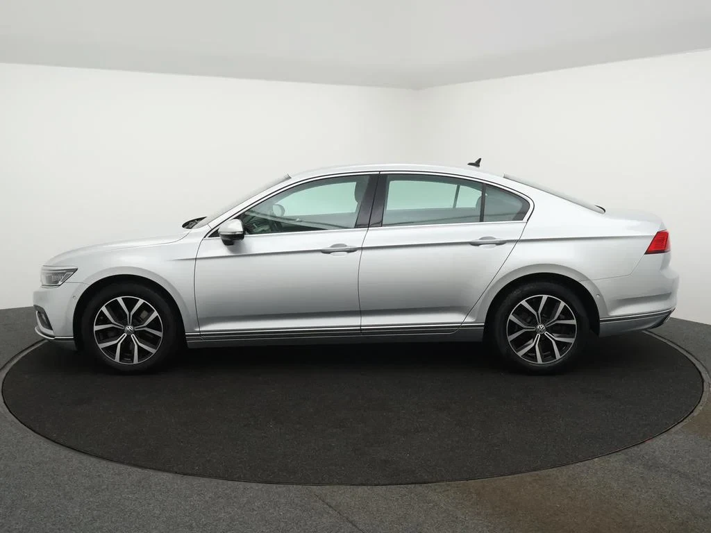 Volkswagen-Passat-image-27