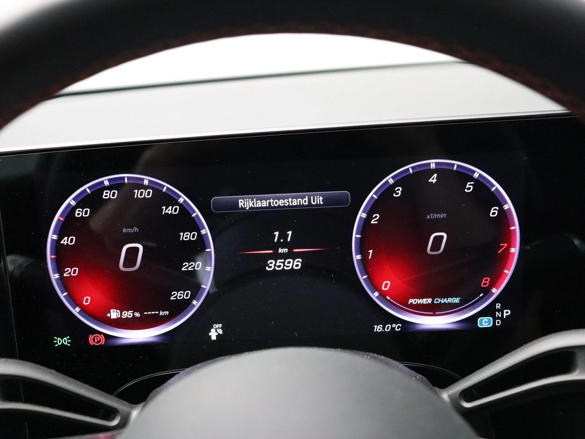 Mercedes-Benz-CLA-image-12