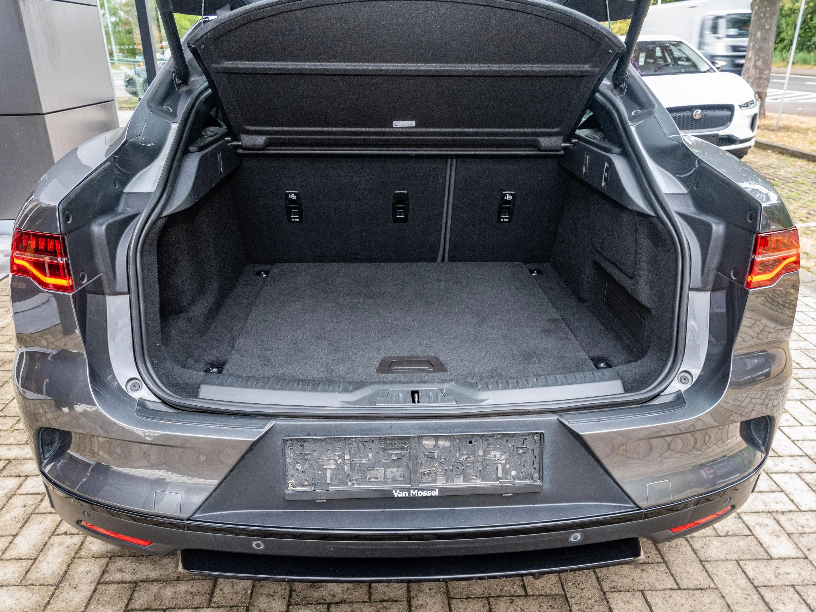 Jaguar-I-PACE-image-24