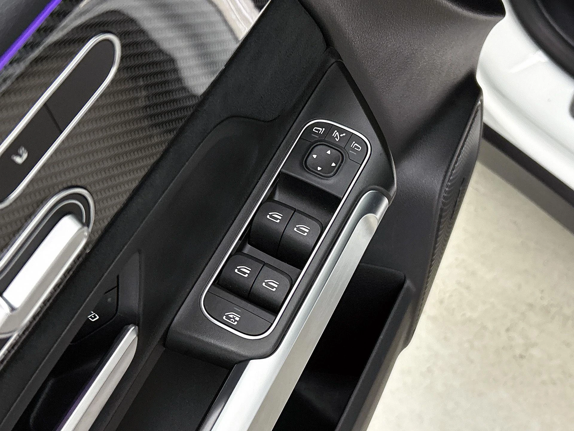 Mercedes-Benz-GLB-image-32