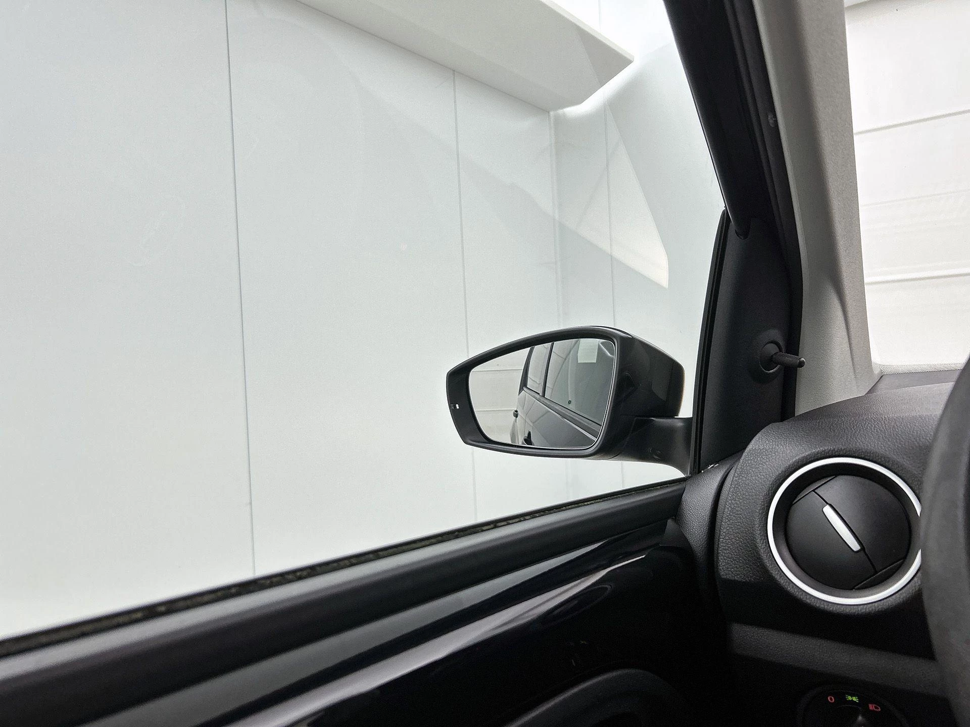 Volkswagen-up!-image-18