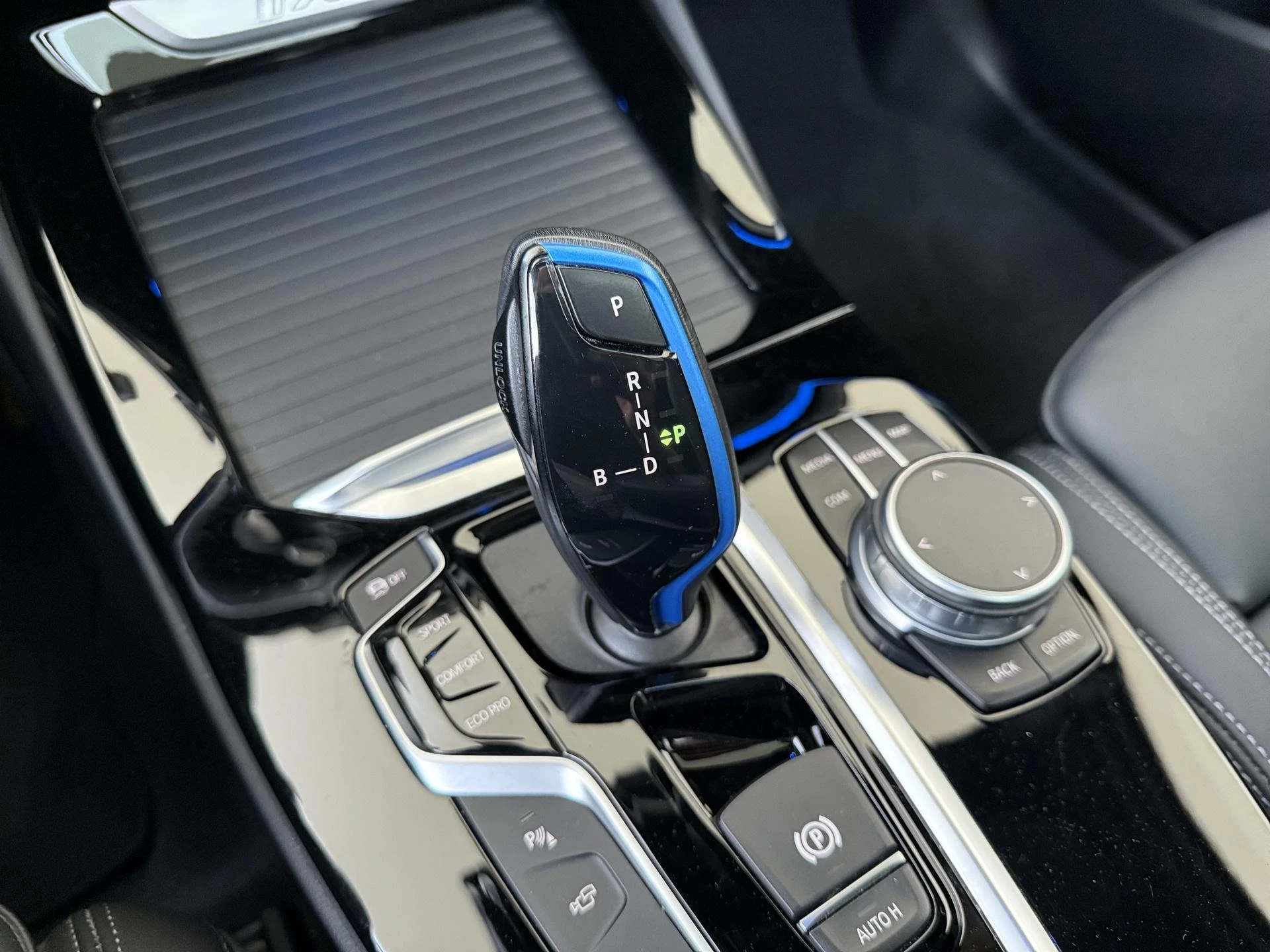 BMW-iX3-image-13