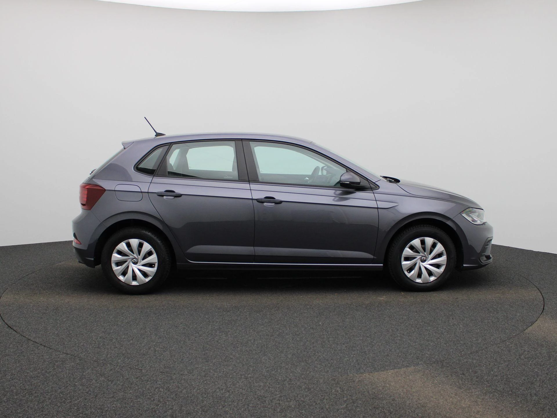 Volkswagen-Polo-image-7