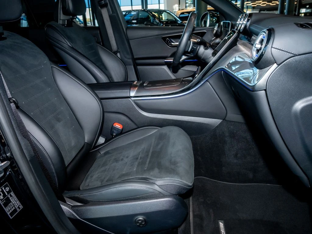 Mercedes-Benz-GLC 300 d-image-11