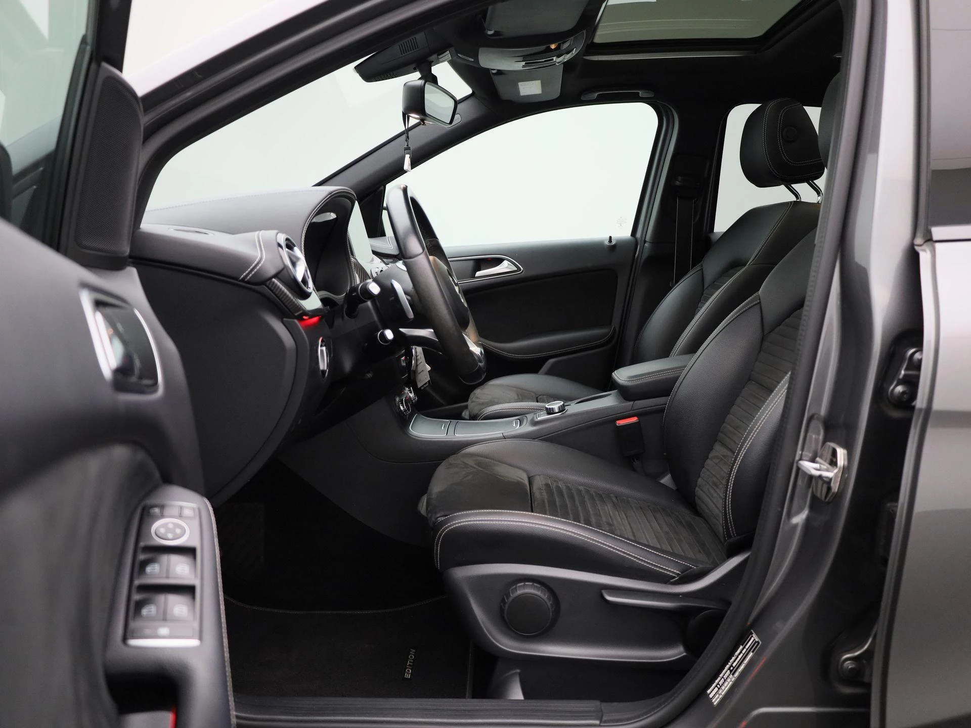 Mercedes-Benz-B-Klasse-image-10