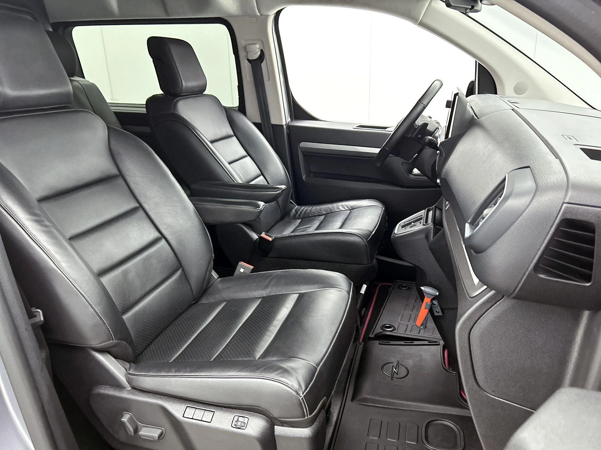 Opel-Vivaro-image-38