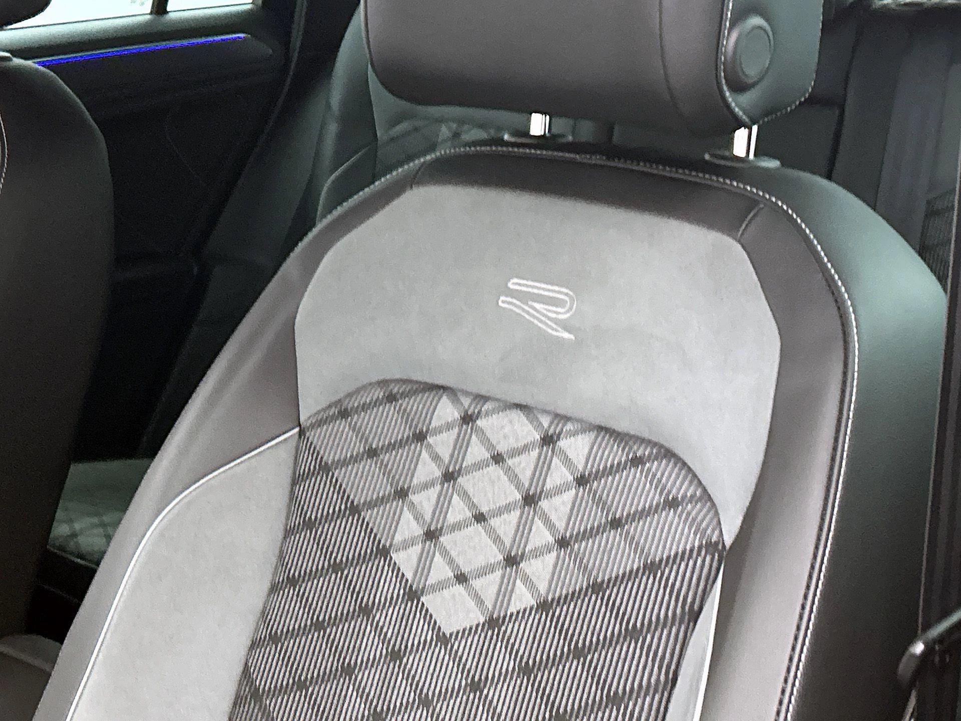 Volkswagen-Tiguan-image-16