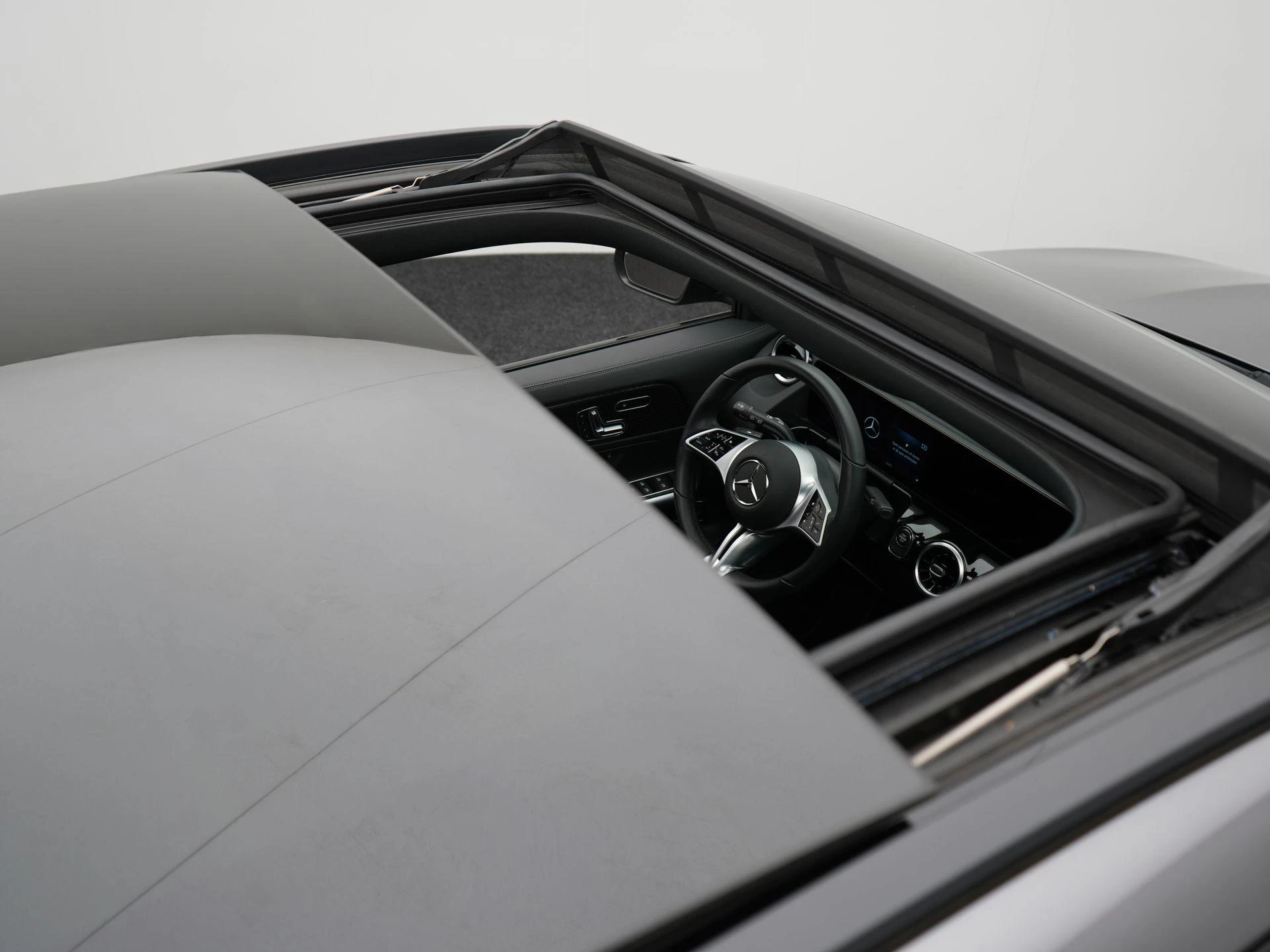 Mercedes-Benz-GLA-image-38