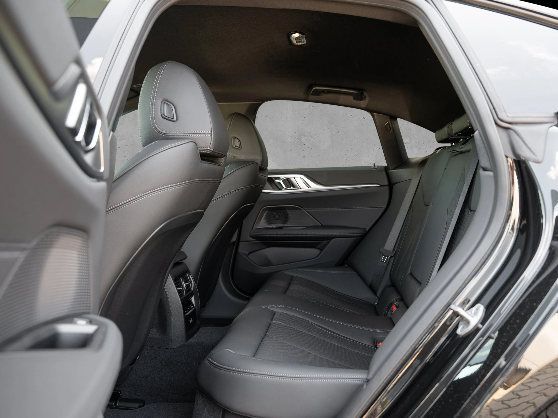 BMW-i4-image-12